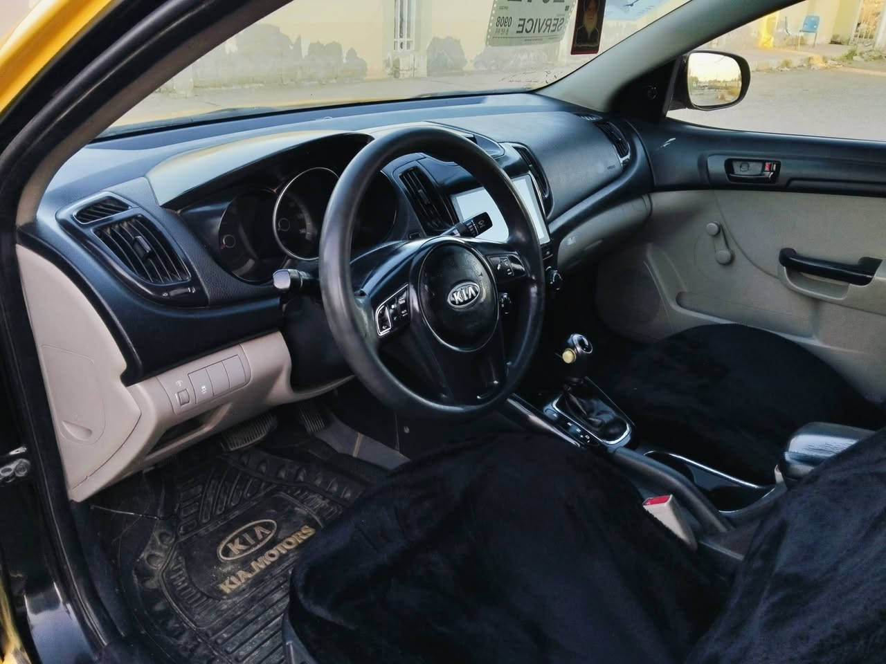 السلام عليكم كيا فورتي موديل 2012 وارد امريكي كل رقم ديالى بأسمنه تحويل مباشر سنوية للـ28 مصفرة هيئة وغرامات محرك 2000 دوش محرك وكير حاويه جدد كير 6نمر تخم تاير جديد حدادية امامي وخلفي جديد باتري جديد شاشة كامره سيارة جاهزه السعر 80 للأستفسار اكثر (***********) عنواني واسط
