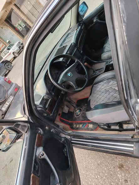 بي ام دبليو سياره مفوله محرك وكير كفاله رقم انبار محرك ٣الاف كير اوتو داخلها فول نضافه تخم تاير صدرها جديد للبيع السعر ٥٠ وبيها مجال للشراي للتواصل خاص او ***********
