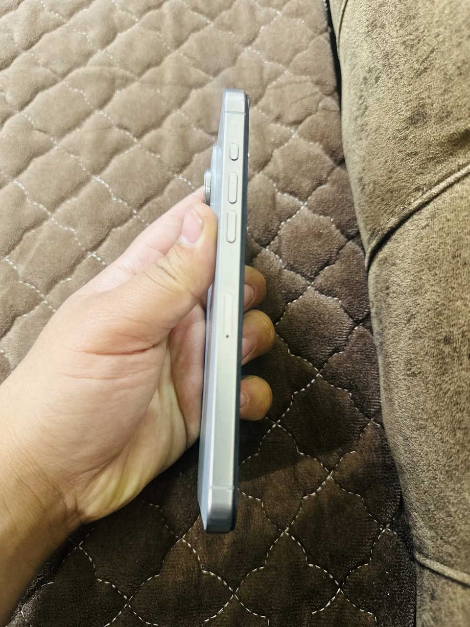 ايفون 15 برو ماكس
ذاكره 256 دبل سيم بطاريه 95 
فقط مبدل شاشه بصمه الوجه شغاله السِعر 700 الف
***********
***********
