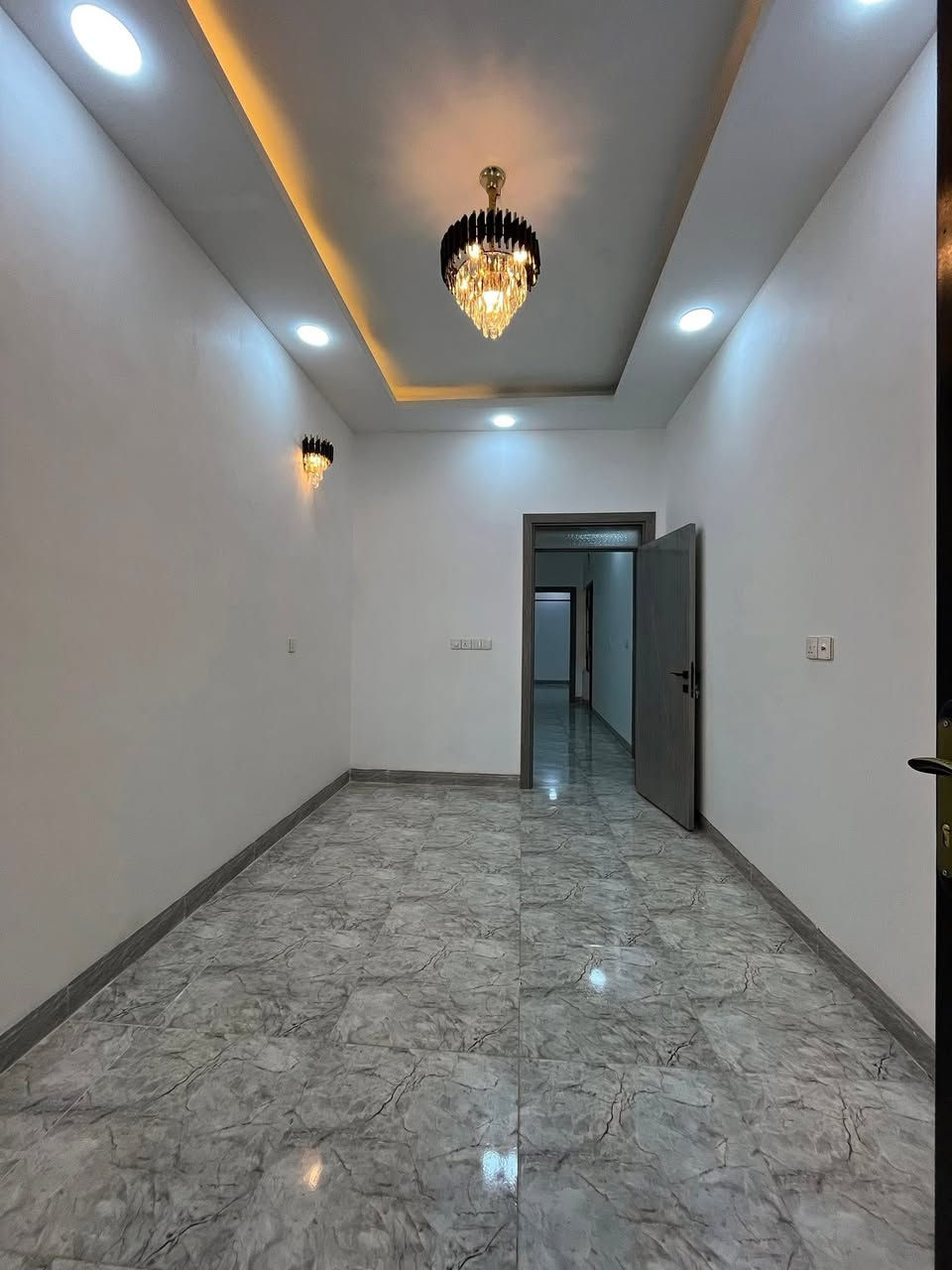 السلام عليكم ورحمة الله وبركاته #مكتب_الغوالي
بيت للبيع في حي السماح الثانية قرب المشاعل

🔹 المساحة : 100م ، الواجهة : 5م ، العمق : 20م

🔹 سند طابو ملك صرف بناء حديث زيرو طابقين

🔹 موقع مميز على شارع 20م قريب من كافة الخدمات

ط1 : كراج ، استقبال ، هول ، مطبخ ، غرفة نوم ، صحيات 

ط2 : غرفتين نوم ، هول ، صحيات ، سطح ناصي وعالي

مجهز بالكامل بكافة الانظمة الحديثة -

سبالت - غسالات - انترنيت - دشات - كاميرات 

للاستفسار اكثر مراجعة #مكتب_الغوالي الكائن في حي السماح الاركان قرب مدرسة السماح الابتدائية وقرب مول القمه على شارع 20 او الاتصال على الارقام التالية -

***********

***********
