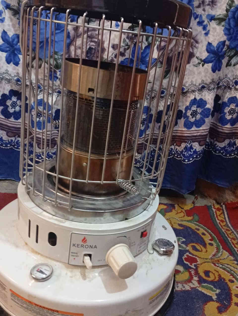 السلام عليكم صوبه نفطيه النوع الياباني الاصلي للبيع السعر 50وه بيه مجال المكان  الناصريه مركز شارع السبيس الرقم ***********
