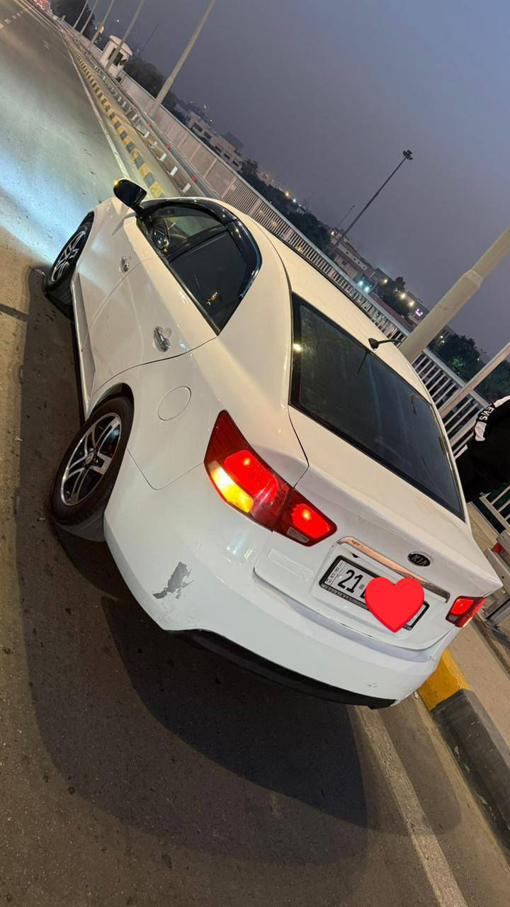 السلام عليكم
سيراتو للبيع 2012
السيارة فول مواصفات
 رقم سليمانية هزة جديدة بأسمي تحويل ثاني يوم 
السيارة بيهة ضربة  بالجاملغ الخلفي ومصبوغه عام جمالية مكفولة من التجيه والگلبه 
كير مكينة مكفولات
حدادية نص عمر
تخم تاير 
تبريد تدفئة شغال 
العنوان: بغداد
السعر:80
الرقم ***********
