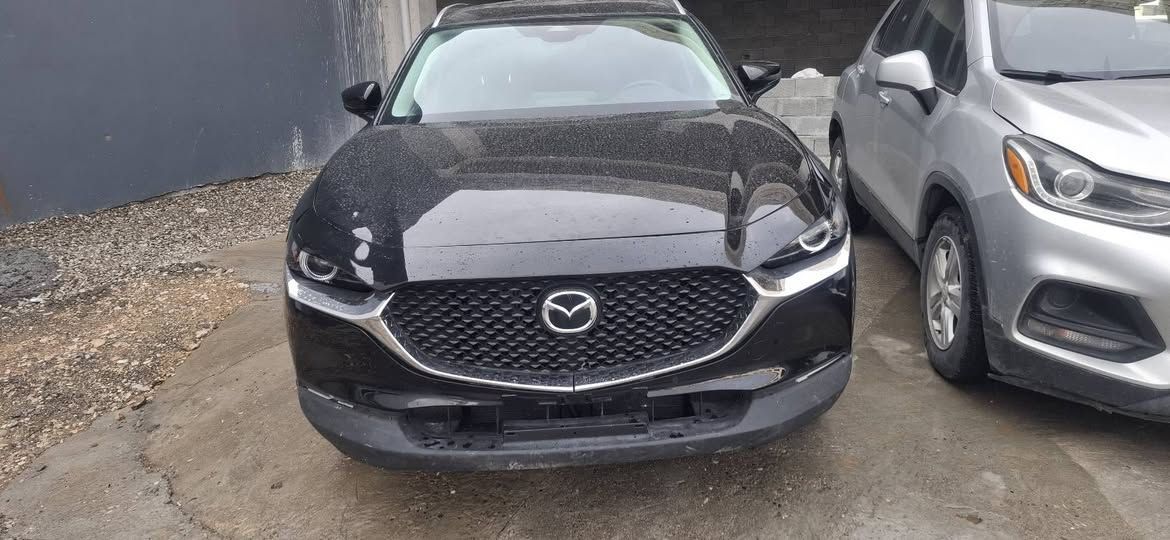 Mazda cx30 2024 
مواسەفاتی سلێکتە
بۆنیت و چەمەلەخ و دەرگایەکی بۆیاخە لەگەل سەقفەکەی بە بێ وەرگەران سەقفەکەی لەسەر قوپاوی بۆیاخ کراوە کەمێک ناوگرتنی هەیە 
٢٦ هەزار مایل ڕۆشتووە 
بەشەرتی ڕەقەم
125 گەڵاو مەجال
*********** السليمانية, العراق
