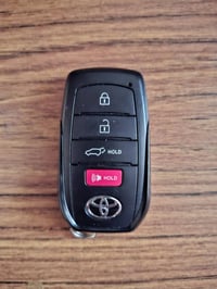 للبيع بصمه سياره وبرده خلفيه وقاعدة رقم اصليات جدد مال كورولا كروس امر...