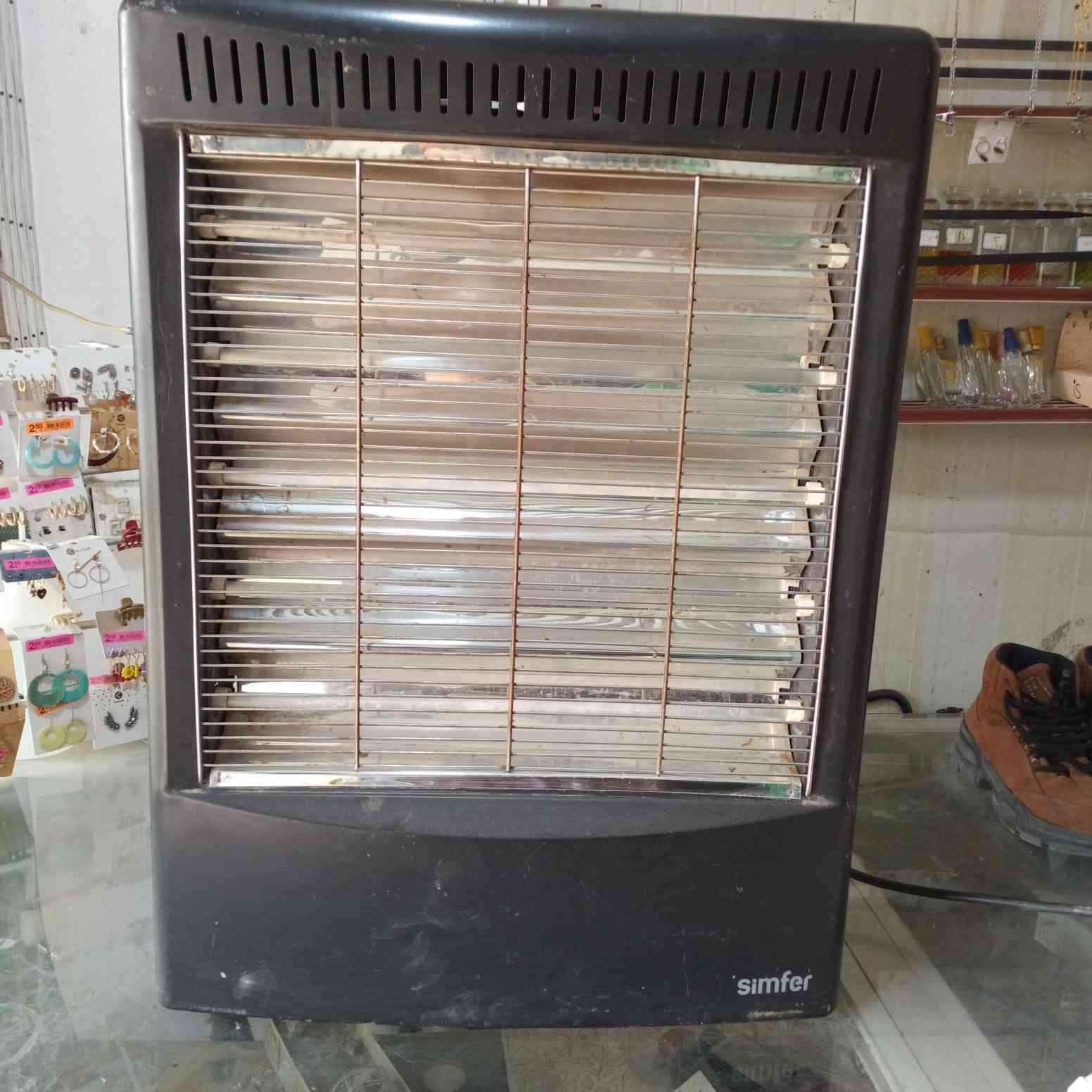 للبيع صوبات كهربائيه 
يوجد تصليح صوبات كهربائيه وتصليح صوبات نفطيه وتبديل فتايل صوبات النفطيه 
عنوان سبع البورالثمنتالاف شارع الطيار الرقم ***********
