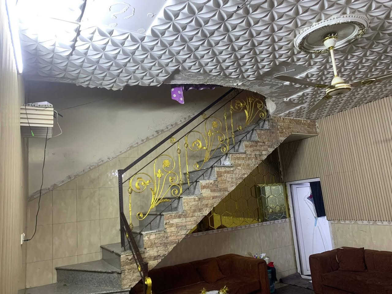 السلام عليكم🙋
اسعد الله اوقاتكم بالخير والسرور🎀
🔴بيت #للبيع موقع ممتاز قرب الشارع العام
🔴المساحه 200م واجهه10 نزال20طابوووو صرف #شارع_10
#موقع_ممتاز_جدا
🔴بناء سنه 2009
🔴ط1/   كراج استقبال صاله غرفة نوم مطبخ منور صحيات مناور 
🔴ط2/  4غرف نوم صاله خدمات
🔴للاستفسار يرجى الاتصال على:-
📲*********** #اتصال_واتس
📲***********
🔴ملاحظه يرجى زيارة مكتب،، #عين_الفهد_للعقار البلديات ٩نيسان خلف مخازن الاسمنت شارع ٢٠ مقابل مكتب الجزيره للاتصالات والانترنت..
