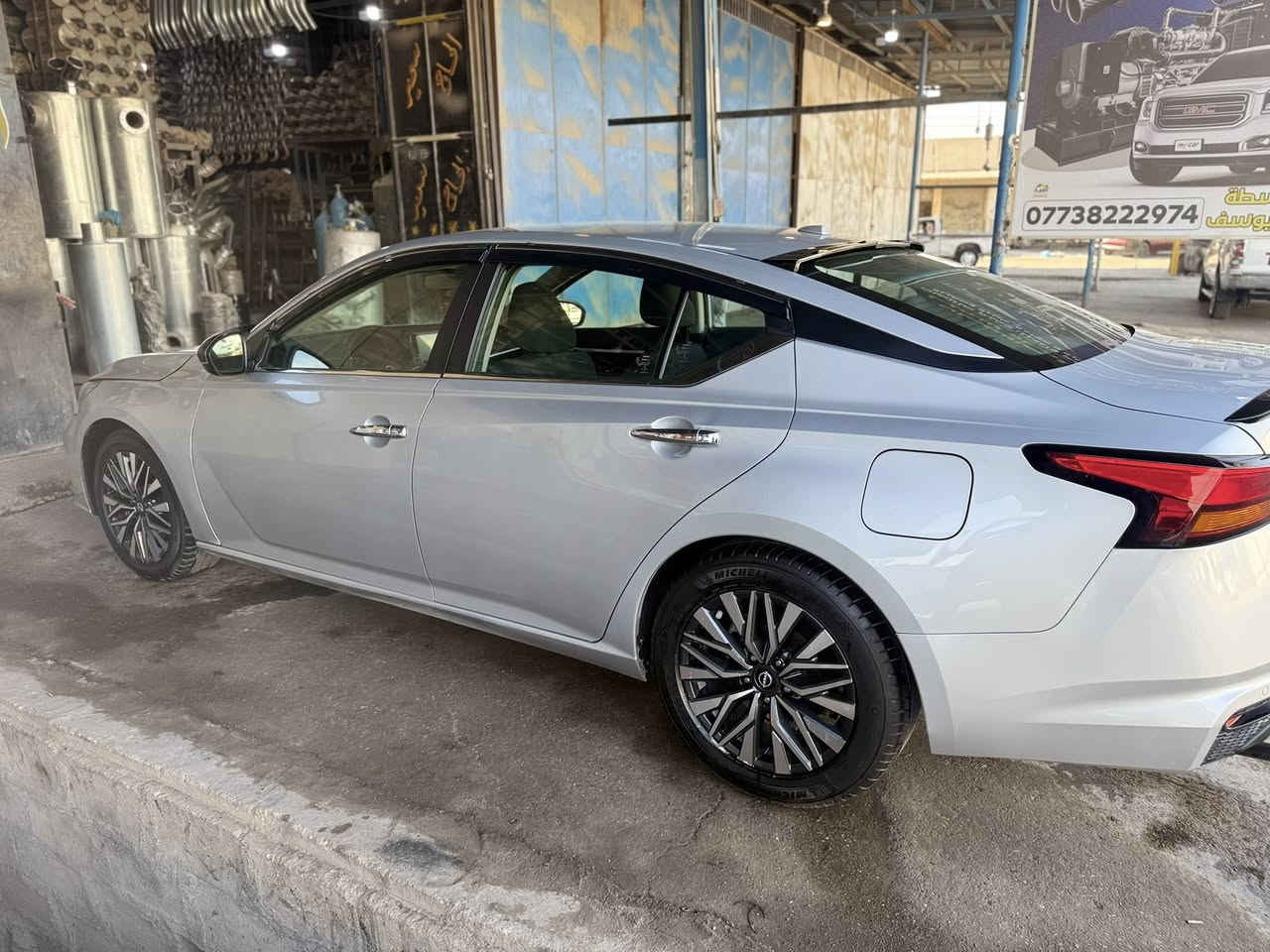 سلام عليكم
للبيع او مراوس حسب القناعه 

 نيسان التيما موديل 2023 SV

اللون سلفر شكل الجديد 

 رقم (اربيل) شرط تحويل  

📌 المواصفات:SV

• كشن كهربائي

• رادارات خلفية 

• رادارات جانبية

• تشغيل عن بعد + بصمة تشغيل

• كاميرا خلفية

• تحكمات كاملة بالستيرن + تحديد سرعة

• لايتات زينون 

📌 تفاصيل إضافية:

السياره ماشي 70 الف ميل 
سيارة بدون صبغ  بس  اثنين جاملغ امامي تعديل بارد 

• محرك وگير بشرط

• صور سونار موجود 

💰 السعر:175 

بيها مجال للطيبين شي قليل 

📍 العنوان كركوك 

📞 للتواصل والاستفسار (واتساب): ***********
