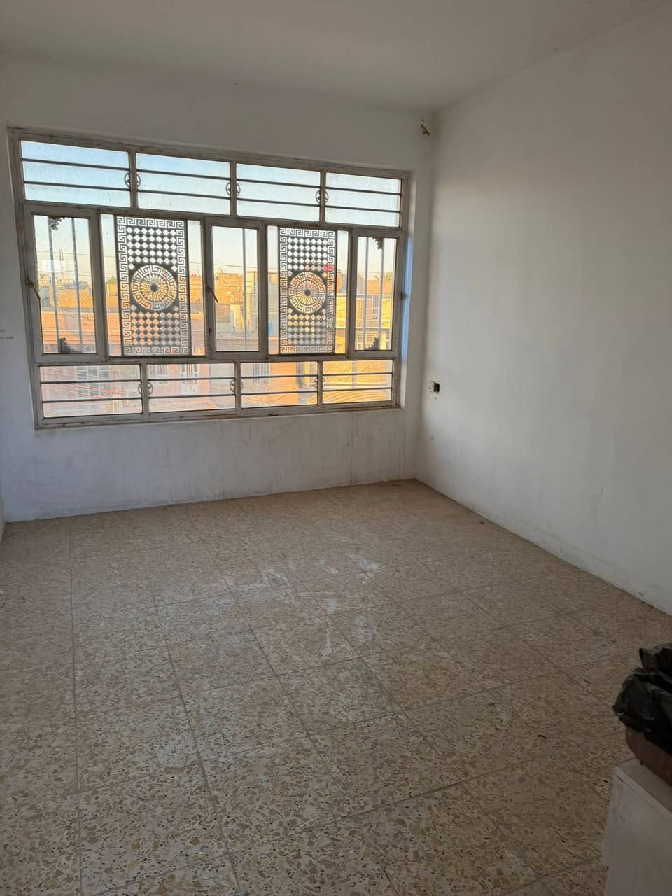 مشتمل للاجار الشعب شارع الصحه قرب جامع المبركع

البيت مدخلين استقبال وخدمات ومطبخ  وثلاث غرف نوم 

معروض بمكتب الكناني***********/// السعر ٤٥٠ قفل
