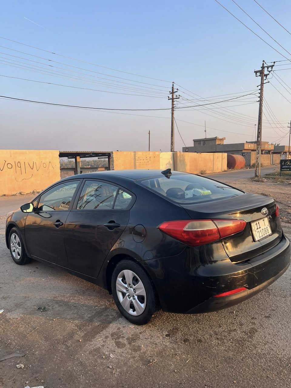 فورتي للبيع ٢٠١٦
امريكي محرك ٢٠٠٠ دوش

رقم بغداد الجديد هزه كامله شرط تحويل 
كير AT محرك كفاله 

حادثها خلفي بيها ٥ قطع توحيد لون 
بابين وجنطه وجاملغين خلفيات صبغ

ماشيه ١٢٠ الف 

جاهزه السياره ومناقصها شي الحمدالله
السياره مكفوله من دواخل لغد شاصي ايرباك وكلشي اكفلهن كفاله

السعر ١٠٥ وبيها مجال حك جيه

مكاني بغداد حي العدل 
***********
