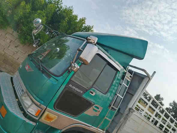 ::@:سلام عليكم هينو طيره البيع 1992محرك 70عادي لا صرف ولا بخار سته وربع صفاح 70 كاسحه عاليه تاير 19ونص رقم نجف تحويل مباشر سنويه جديده مكاني واسط صويره السعر 145وبيهه مجال الشراي يتصل ***********
