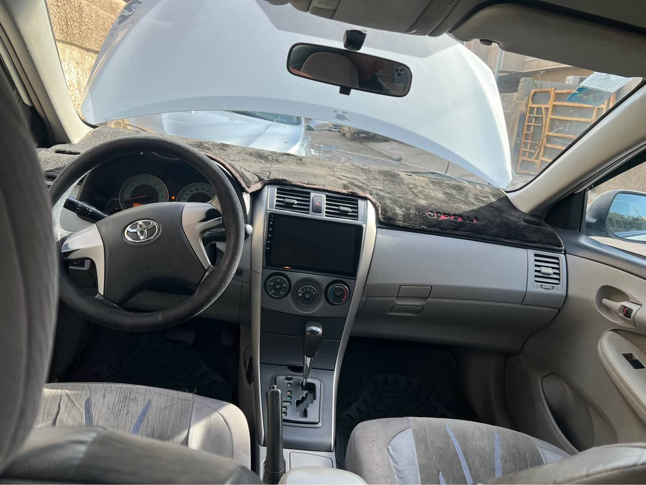 السلام عليكم 
كورلا 2011 مالت شركة عامة 
سيارة بيه تكشير صبغ 
ماشية 226 الف كيلو متر 
بيه ضرر جاملغ خلفي وباب وما  مصلحات على وضعهن 
رقم بغداد // عنوان الامين الثانية او بسماية 
السعر 103 وبيه مجال ساير نضيفه وخير من الاتصال *********** بغداد, العراق
