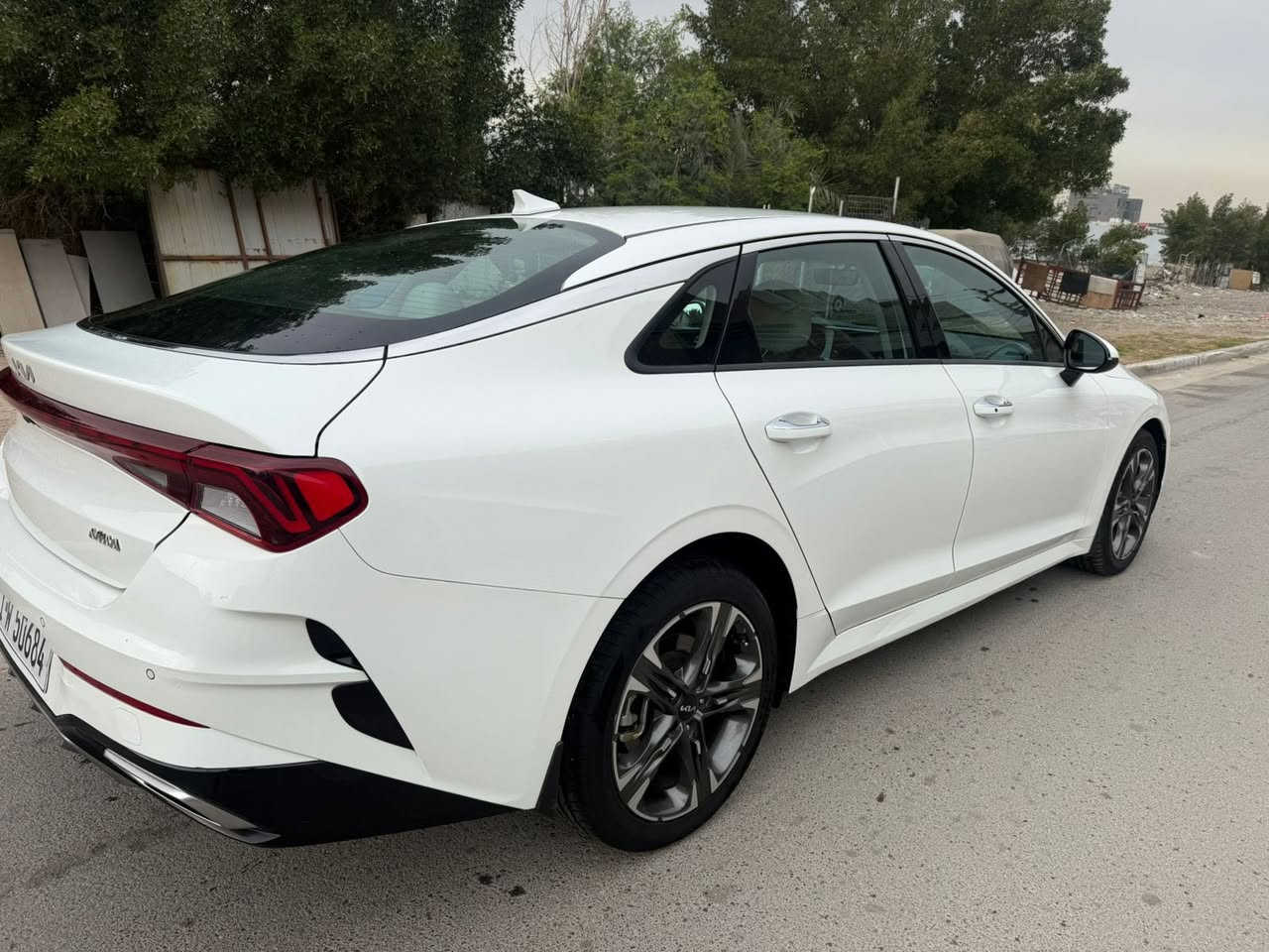 K5خليجي
موديل 2023مكفوله من الصبغ والبارد
بصمه 
شاشه كبيره
مكينه2500
كشن كهرباء
كاميرا  وحساس امامي خلف
السعر19500$
***********
مكاني بغداد ا
