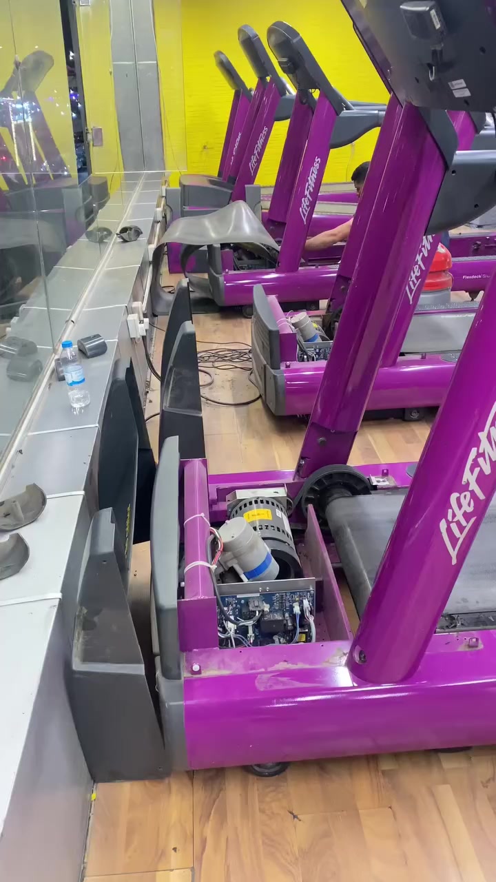 تحيااا طيبه 
لأصحاب الصالات الرياضيه 
تنضيف وإدامة الاجهزه الجري وتوفير جميع  قطع غيار الاجهزه الجري  #نضف أجهزتك قبل شهر  رمضان 🌙 
للتواصل ***********
