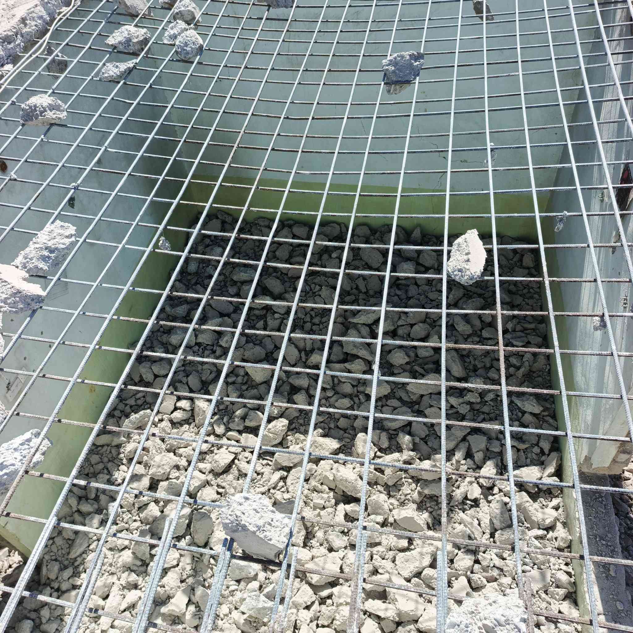 السلام عليكم يوجد حديد  ابل نص اوكراني مستخدم للبيع الطول 6 متر 
سعر الطن 650 قفل اللاستفسار عل رقم 
***********
***********
