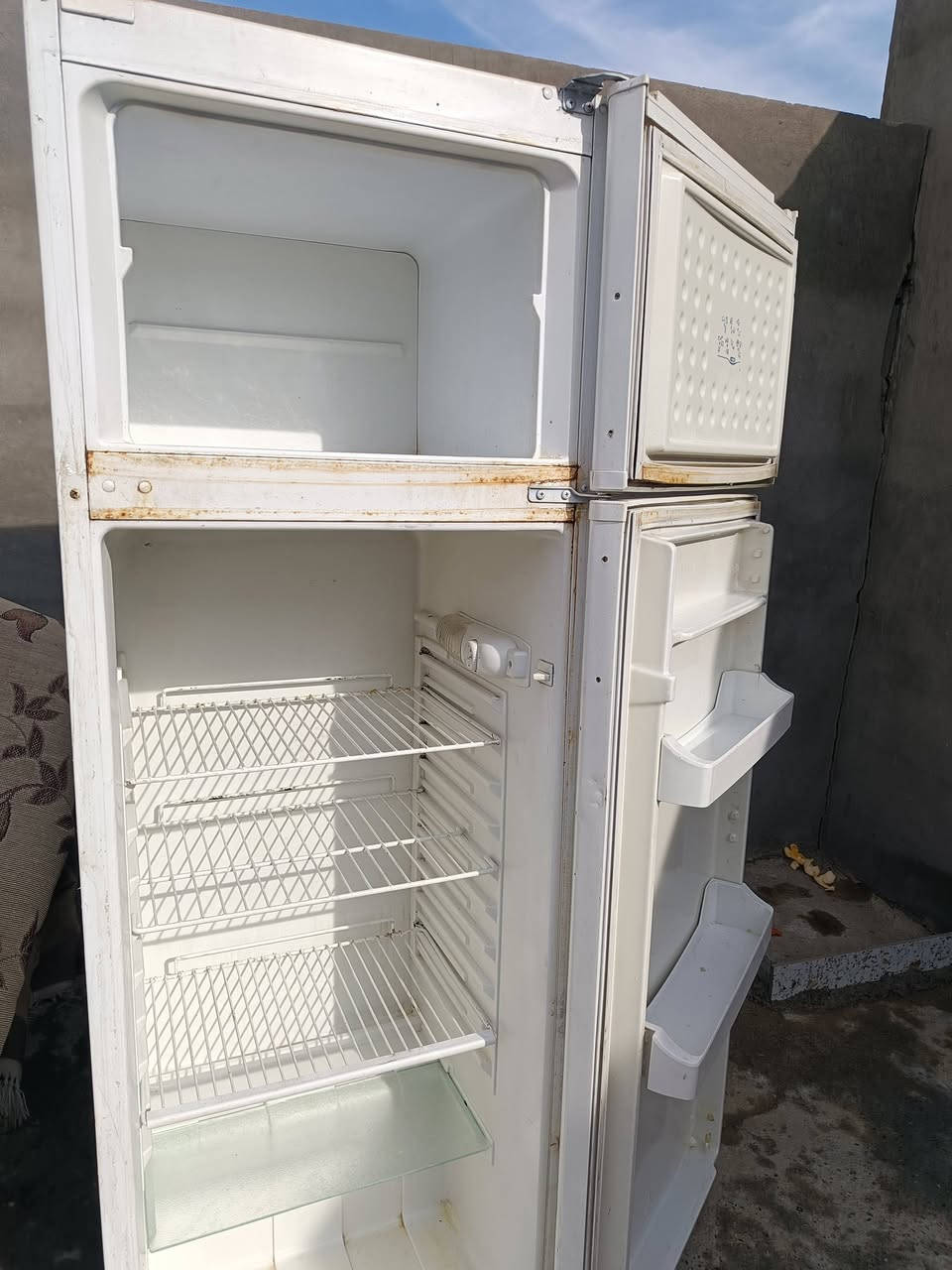 طباخ +ثلاجه +مكانيس كهربائيه +مجمده تواصل *********** او خاص
