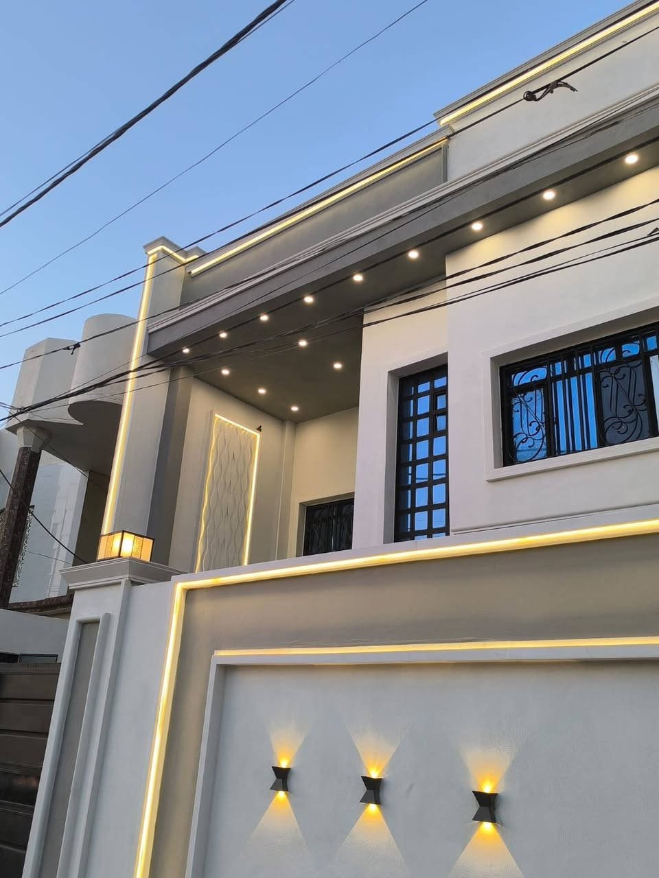 احد اعمالنا في التصميم والتنفيذ لواجهة في الديوانية ام الخيل
مكتب زان الهندسي 
جمال التصميم ودقة التنفيذ بإشراف وتصميم 
مهندسين مبدعين ومنفذين يمتازون بالدقة والالتزام 
المهندس المعماري امير احمد 
***********
ديوانية/ شارع الأطباء/ مقابل مذخر الفرات الاوسط
