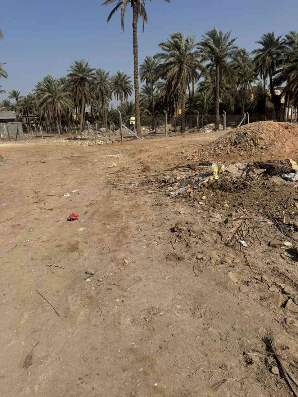 قطعه للبيع 100 متر واجه 5 نزال 20 طابو زراعي سند 25 الموقع شارع 100 تبعد عن شارع 100 حوالي 150 متر السعر 25 مع مجال بسيط استفسار اتصل ***********
