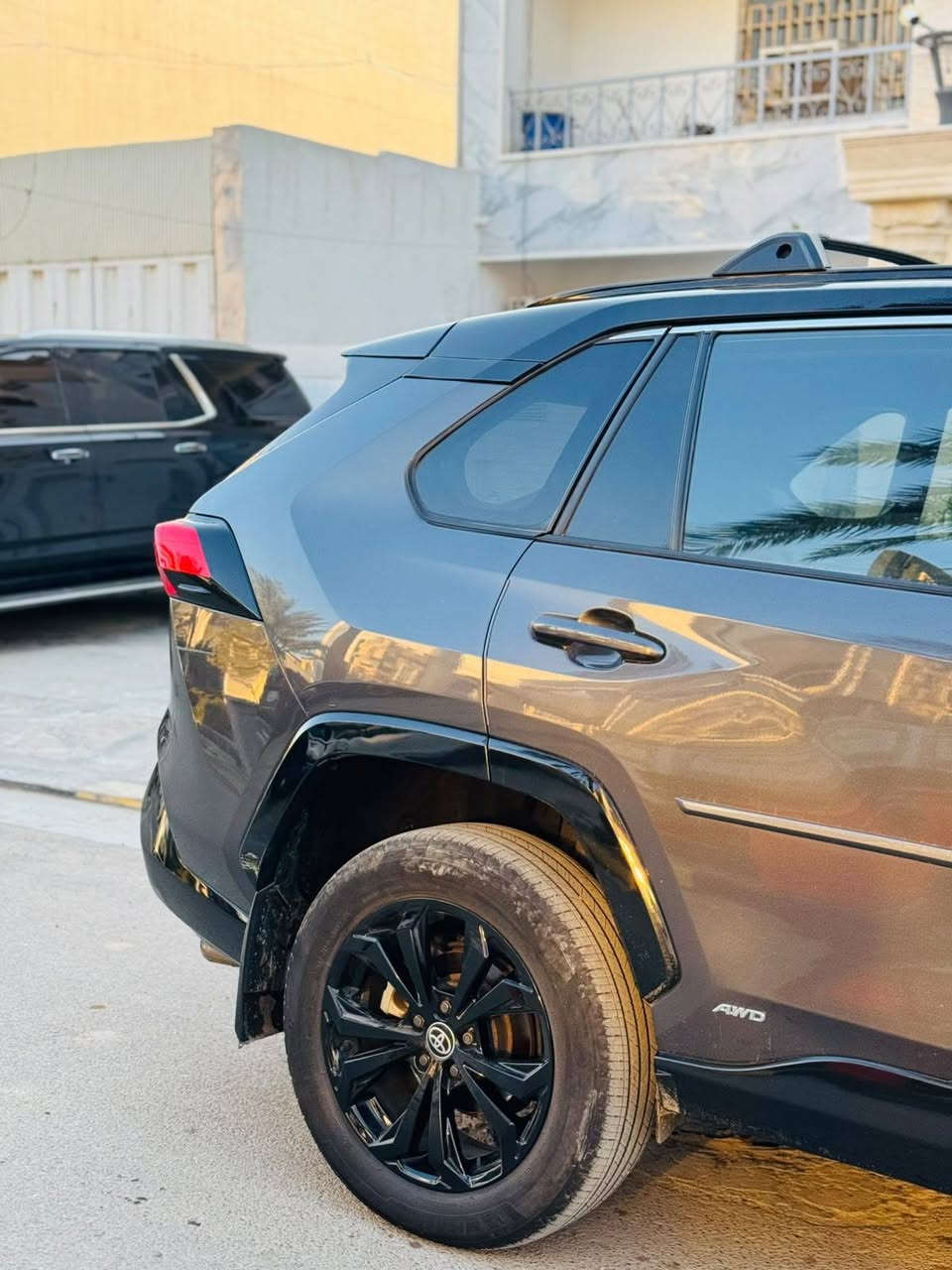 راف فور xse 2023 هايبرد فول مواصفات 
حادثها موضح بالصور ايرباك دركه فقط 
ماشيه ٤٥ ميل 
اي نقص مابيها السياره 
العنوان بغداد زيونه 
صبغ بنيد وجاملغ وربع باب السائق من امريكا 
السيارة باسمي هزه جديده تحويل ثاني يوم
السعر ٢١٧ ورقه وبيها مجال 
للاستفسار 
***********
