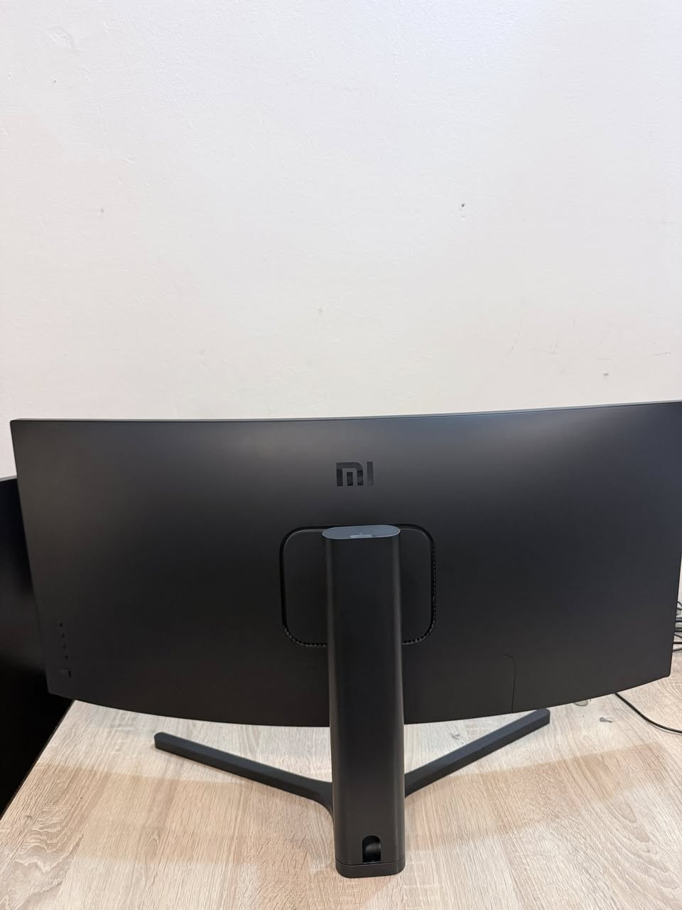 للبيع شاشة Xiaomi Mi Curved Gaming Monitor 34 مستعملة بحالة جيدة ✨

🔹 المواصفات:

* حجم 34 إنج UltraWide
* دقة 3440×1440 WQHD
* معدل تحديث 144Hz
* زمن استجابة 4ms
* انحناء 1500R
* نسبة عرض 21:9
* لوحة VA بألوان وتباين ممتاز
* تدعم FreeSync
* منافذ HDMI و DisplayPort
* مناسبة للألعاب، المونتاج، والاستخدام اليومي

⚠️ تنبيه مهم:

* الشاشة تحتوي على 4 خطوط ديد بكسل ظاهرة
* يوجد شخط بسيط في إحدى الزوايا
* لذلك السعر محسوب على هذا الأساس

📦 الكارتون الأصلي موجود
💰 السعر المطلوب: 325 ألف دينار عراقي
وقابل للنقاش البسيط للجادين فقط
للتواصل ماسنجر او واتساب***********
