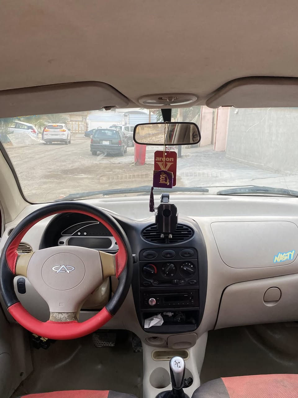 السلام عليكم كيو كيو 2013 رقم بغداد مكينه وكير خير من الله جديدات لسيارة حيل نضيفه ومناقصها شي شغل واطلع وين متريد تدفئه تبريد تبريدها ثلج كير اوتو خمس نمر واربعه سلندر مو ثلاثه لمرغوب مكينه 16ولف مو 14 السعر 35وبيها مجال  سياره جديده مو نفس ذني لتعبانات ولراكضات مكاني تكريت ويرهم مراوس شعندك حسب كلمن وسعره وحياكم الله ***********
