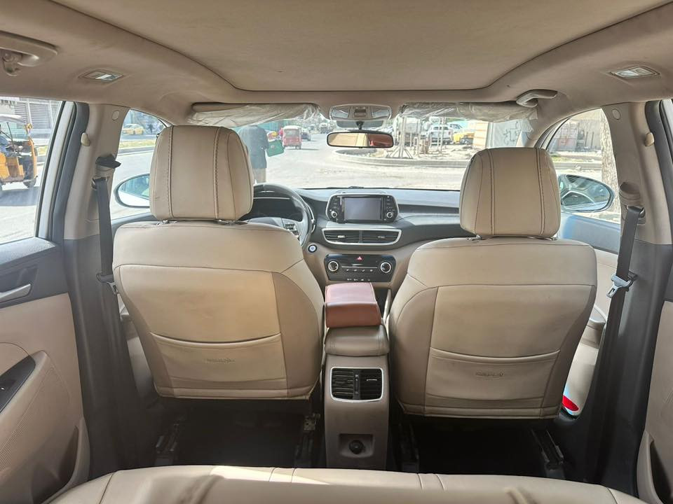 السلام عليكم توسان 2019 باسمنه مال شركه الكاصد السياره فول بانوراما شاشه اصليه كرسي كهرباء ماشيه 91 الف حقيقي على ايدنه السياره مكفوله بيه نقطه بارد بالبنيد متذكر وسويه سنور الي ياخذه السياره ادامه كامله صدر كامل السعر 210 وييه مجال مكان السياره بغداد السياره جديده بمعنى الكلمه رقم الهاتف ***********
