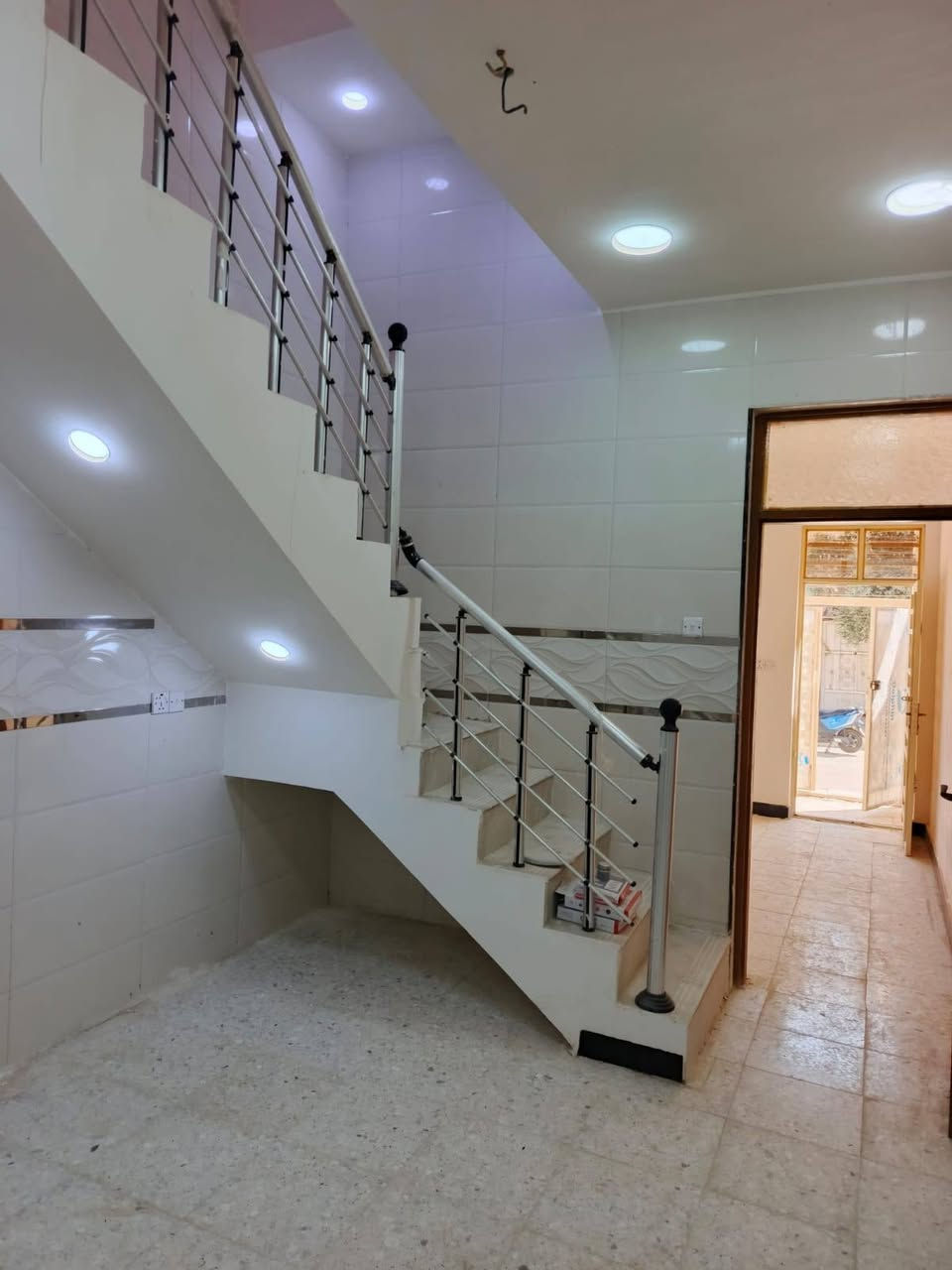 للايجار ٦٠م جديد تسليم مفتاح الشعب التجار الأولى قرب الأسواق المركزية بيه ٢نوم واستقبال وخدمات طابقين الإيجار ٦٠٠ للاستفسار ***********
