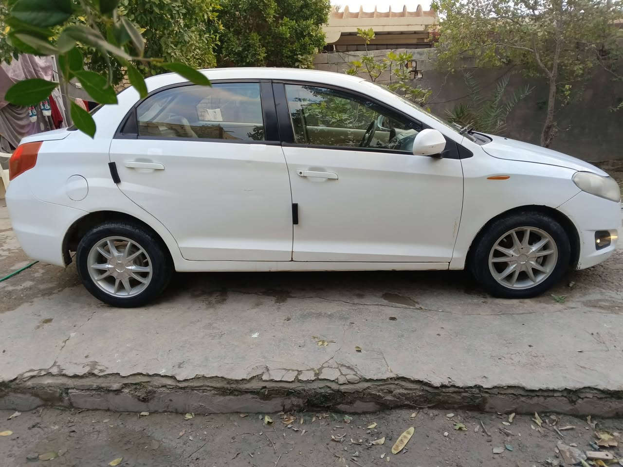 صبحكم الله بالخير والعافية. فلاوين موديل 13رقم قادسية دولي سنوية وهزة جديدة مكينة  وگير شرط النضافة حدادية وتخم تاير جديد كهربائيات شغالة سنترلك تبريد تدفئة كلها جاهزة ونضيفة مابيهة نقص مكانها الديوانية قضاء الشامية سعرها 38 ورقةوبيهة مجال حگ الجية ***********متوفر وت ساب
