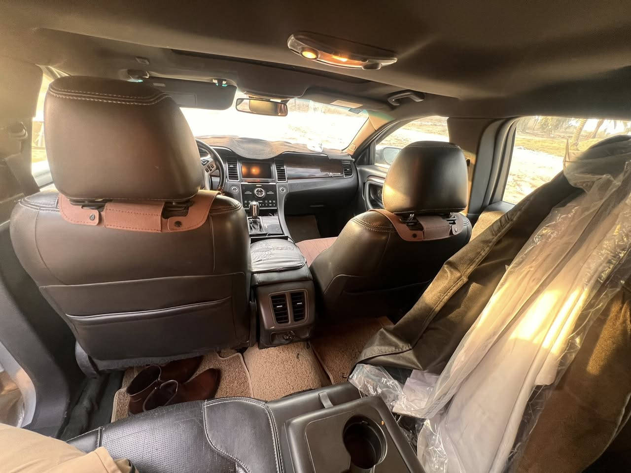 السلام عليكم فورد تورس 2013 فول مواصفات لمتد 
وارد امريكي فقط ضربه الجنطة وهنا بالعراق جاملغ امامي فقط شخوط ومصبوغ ع كد الشخط
حساسات اشاير ترحيب سلايد روف 
كشنات تدفه تبريد مساج 
تحكم ستيرن  
تشغيل بصمة
يعني فول الفول 
ماشية 169 الف حقيقي وشرط الفحص مكان السيارة بغداد رقم***********.  السعر118
