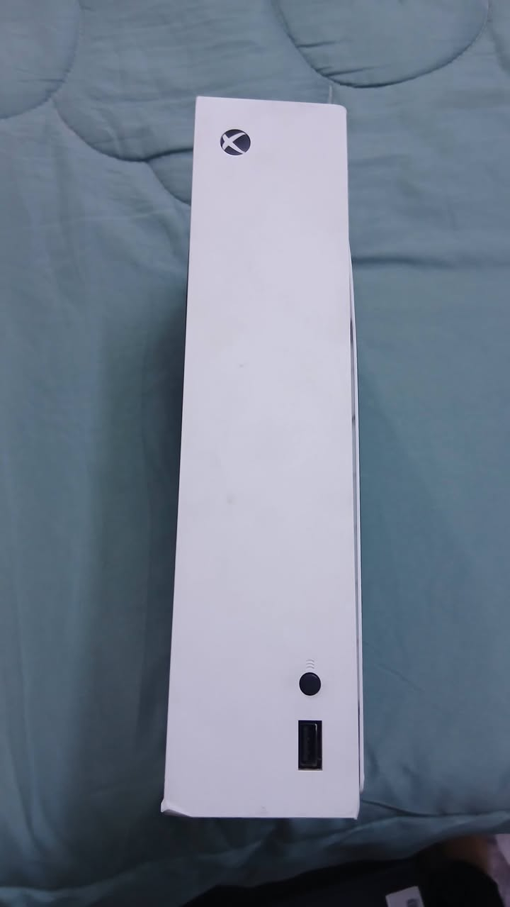 جهاز لبيع اكس بوكس سيريس اس
جهاز نظيف جداً لا داخل صيانه ولا مفتوح 
الي يريد الجهاز يراسل او يتصل على الرقم ***********واتساب
