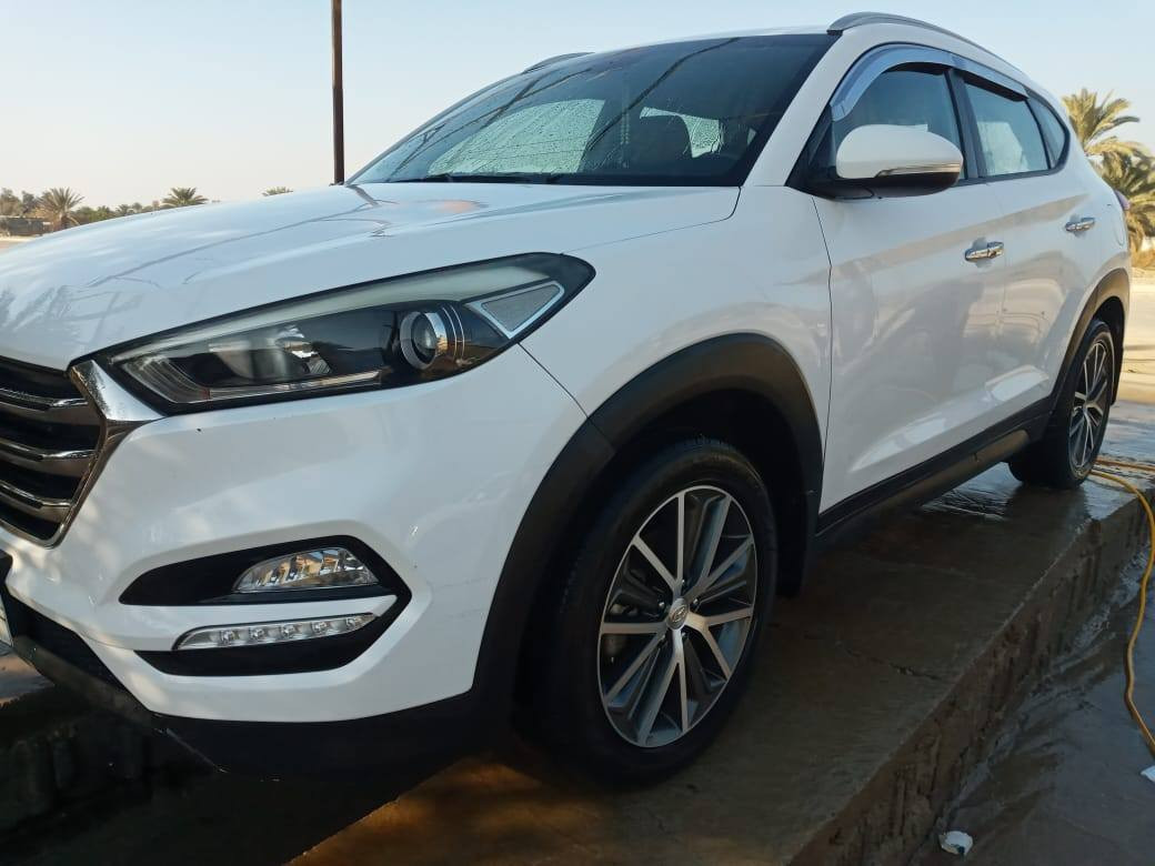 توسان ٢٠١٦ خليجي مكفول  من كولشي سونار مرفق مع الصور سيارة جاهزه مابيه اي نقص رقم بغداد باسمي..سنويه بعده مانافذه السعر 180 وبيه مجال بسيط رقم الهاتف ***********
