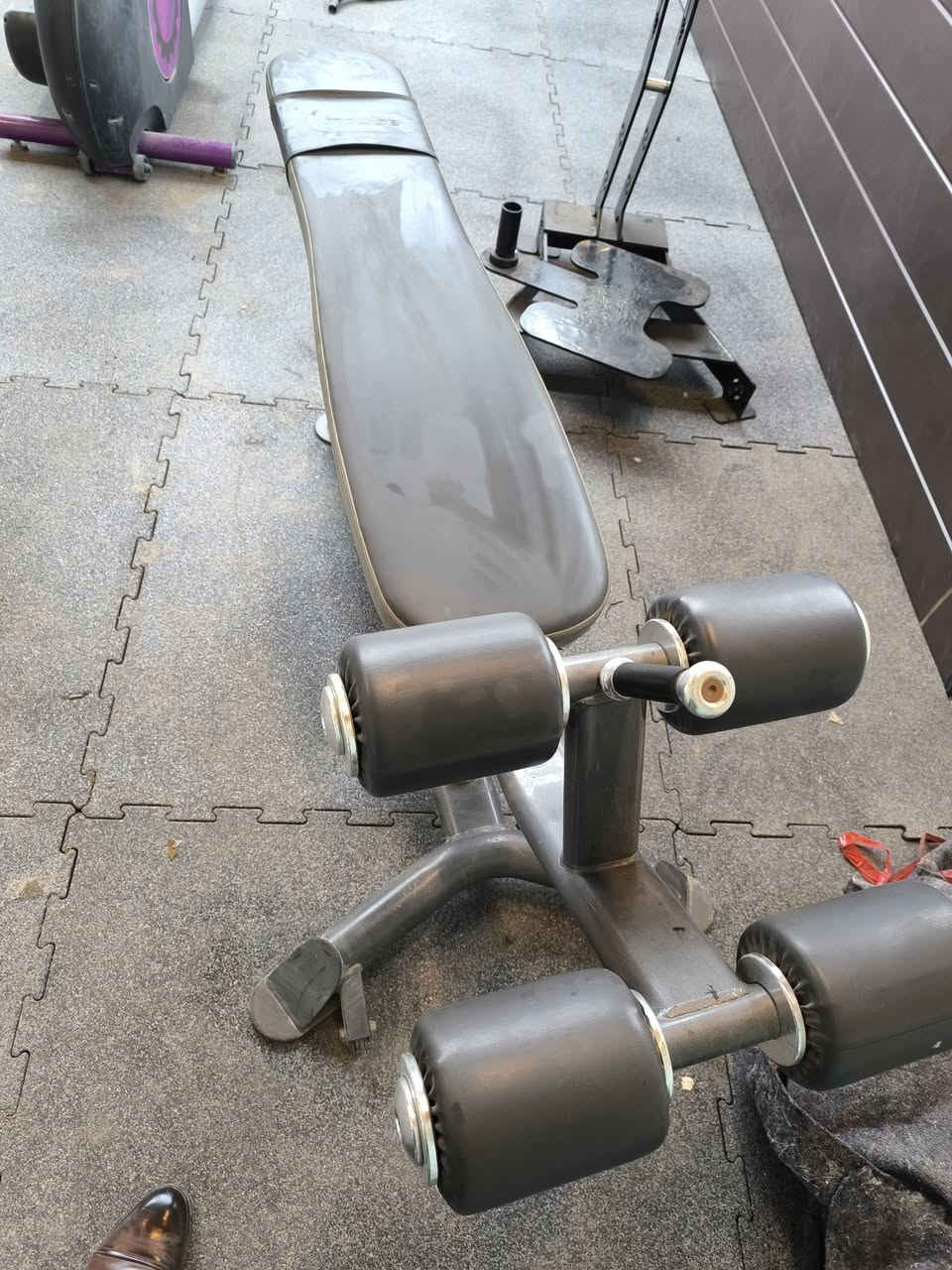 مسطبة أسفل امبلص
***********
