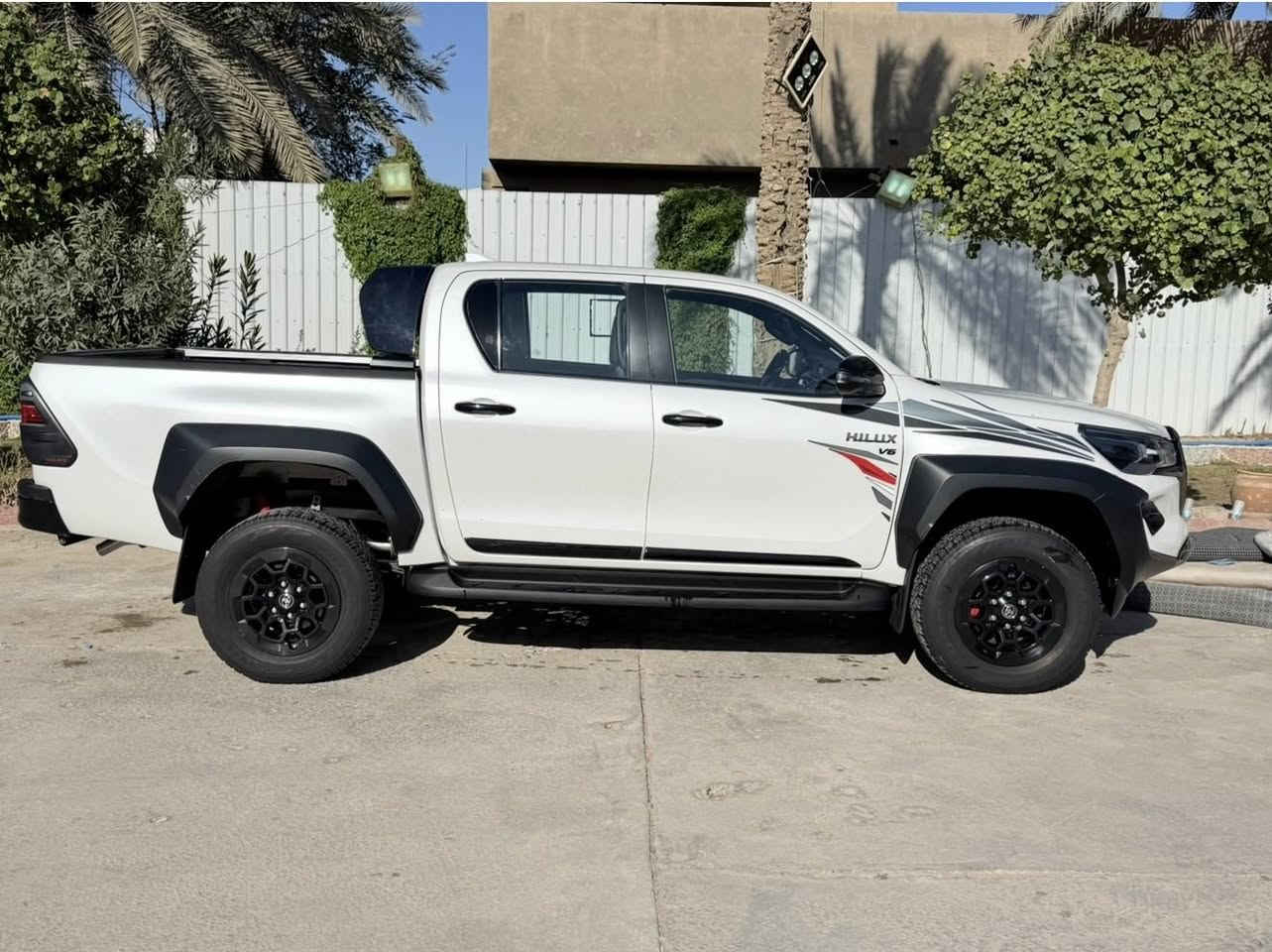 تويتا هايلوكس GR   2024   سعودي 
رقم اربيل 
منفاخ  ودبل سنتر لك.    للبيع 
زيرو ماشيه ( 11 ) الف 
كفالة  عامه 
استخدام شخصي 
جديد بحالة الوكالة  على وضع الشركة
مكينة V6
شفات ستيرن
كامرات 360
تحكمات كامله 
دخول ذكي
3 انضمه قيادة
كشن كهرباء 
كشنات جلد +  
سونر موجود بل منشور 
سعر 1
435 
للاستفسار. *********** مكان سياره كربلاء
