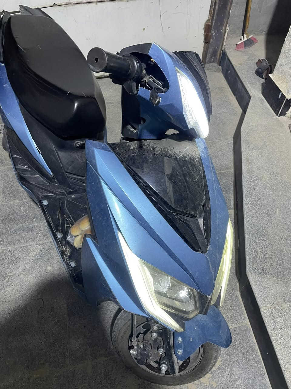 دراجه شحن للبيع 5 بطاريات جديده مصارله ٤ اشهر من اخذته مابيه نقص كامله السعر 450 الف وبيه مجال بسيط مكان كربلاء للاستفسار***********
