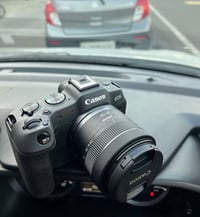 كاميرا R8 • نظيفه • عدسة كيت