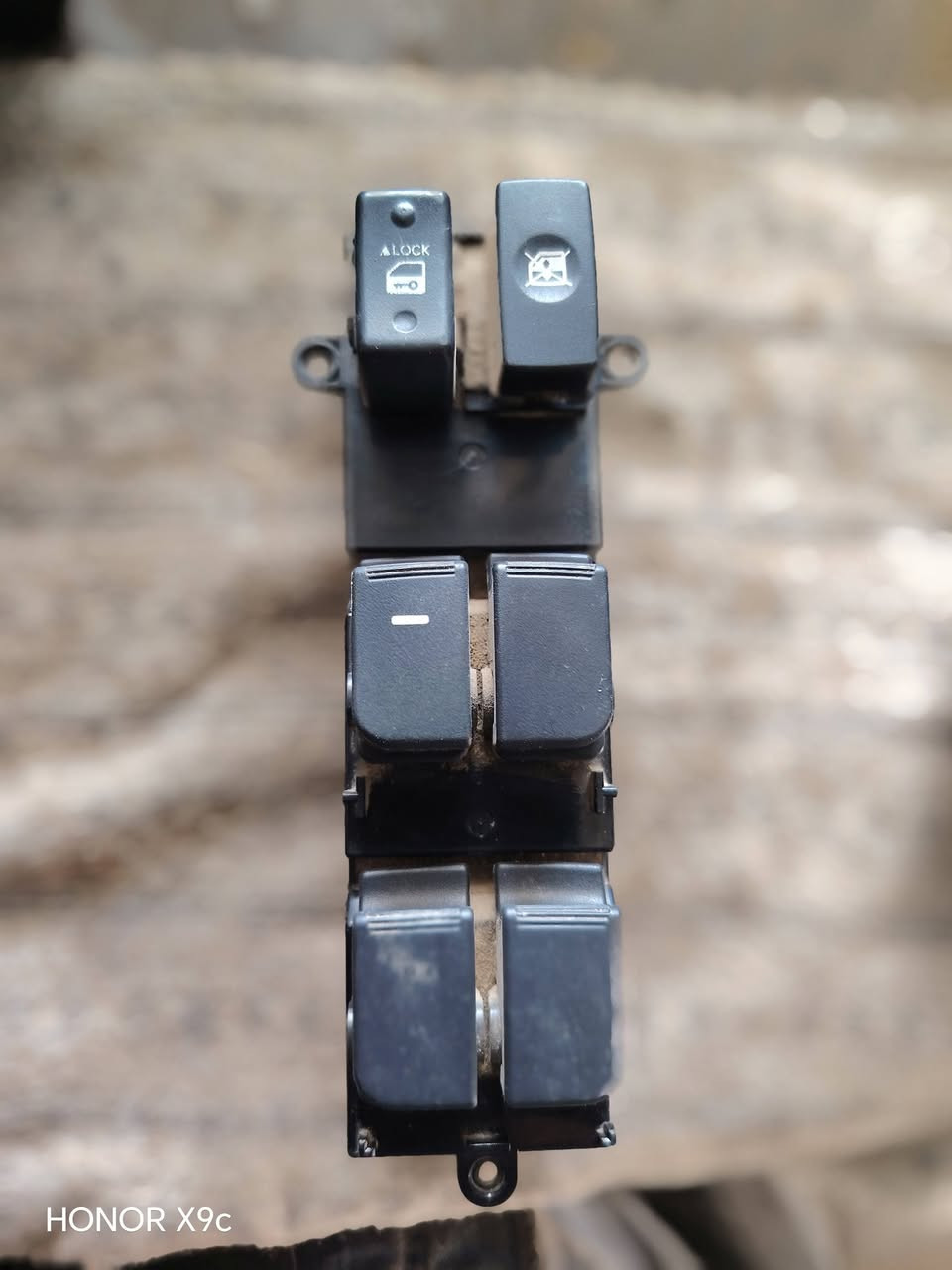 اللهم صلّ على محمد وآل محمد 
توصيل لجميع المحافظات 
واتساب ***********
ورشة الصادق لتصليح مكائن جام واقفال السيارات
