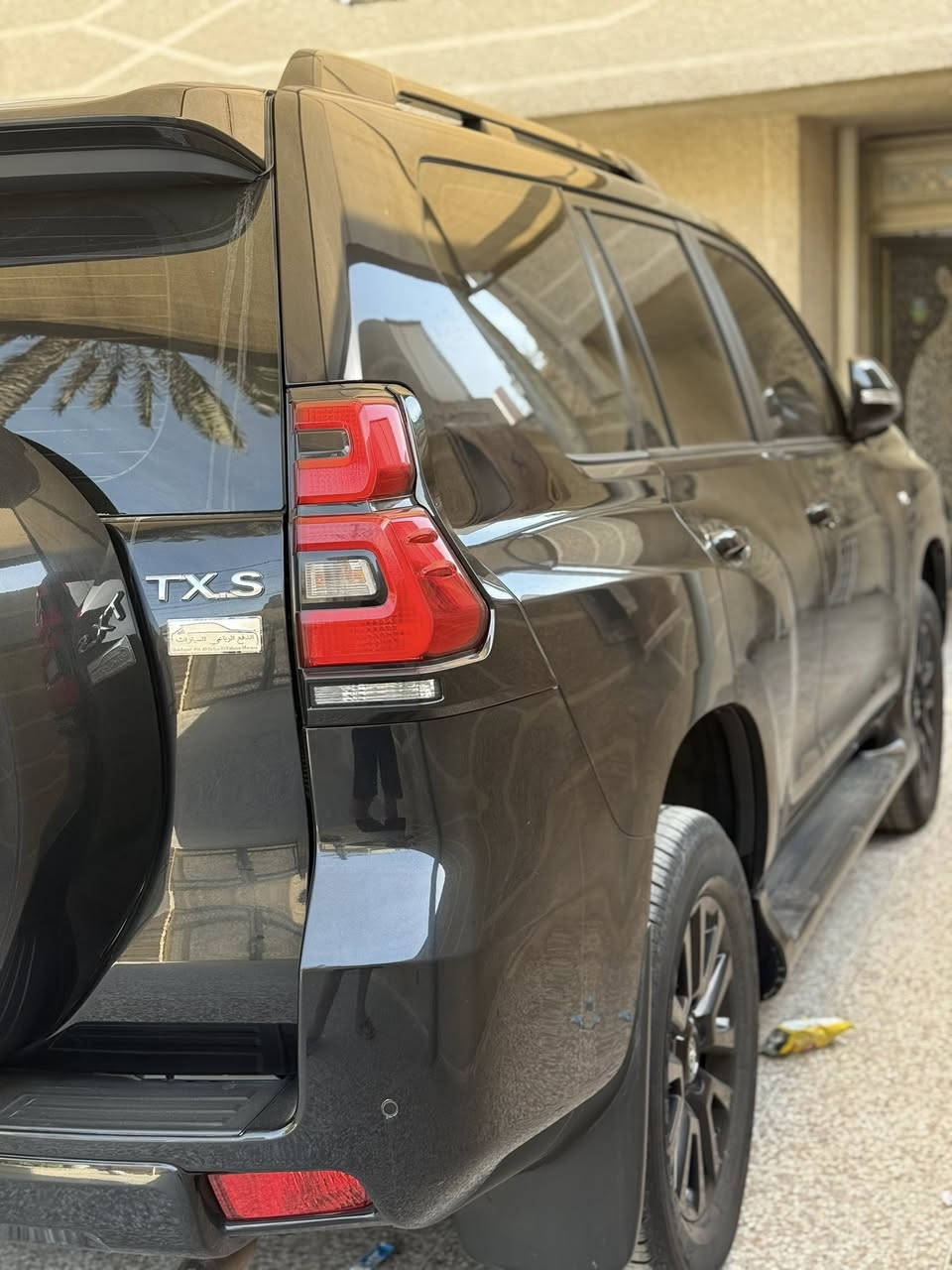 سلام عليكم
برادو للبيع 

الون: اسود 

رقم السياره:اربيل 

الموديل:2023

عدد الممشا:50الف

فئه السياره:Txs

مواصفات السياره:كشنات جلد /كشنات كهرباء /كامره خلفيه/شاشه كبيره/فور ويل 4+4/نزول منحدرات)

السياره مغلفه بي بي اف 

(السياره مضلله بيها باج تضليل)

مكفوله كفاله عامه 

(***********)رقمي
