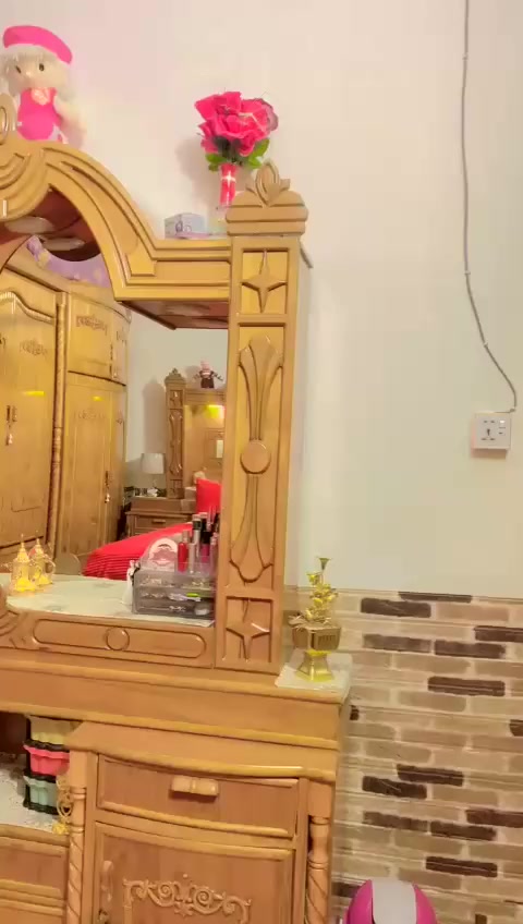 سلام عليكم غرفه اخشاب للبيع جاهزه تزكام جاهزه ومكمله  مكان نجف ***********
