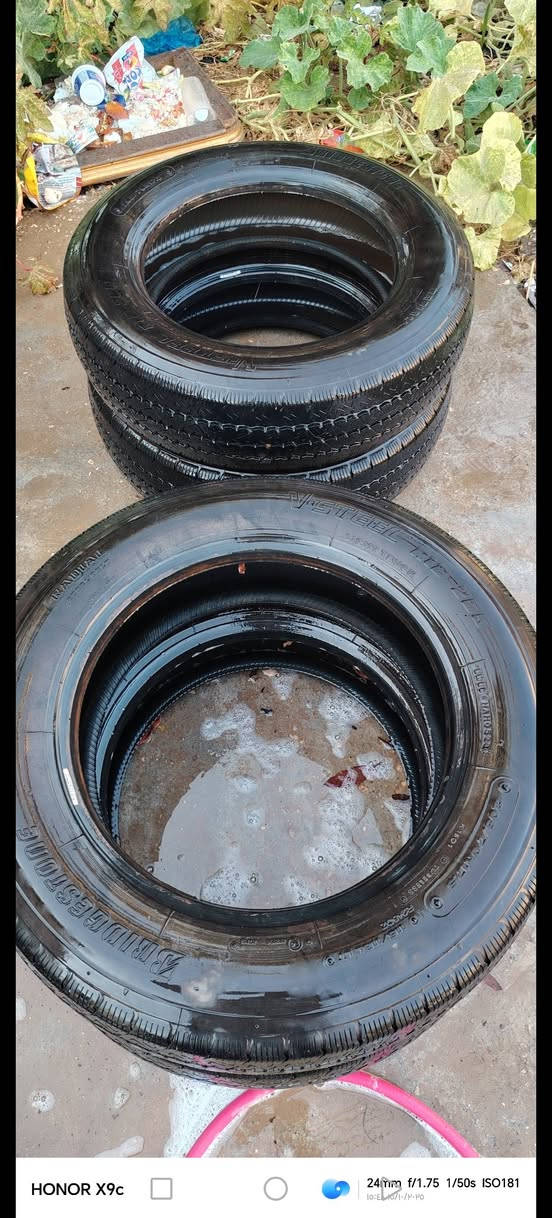 السلام عليكم عندي زوجين تايرات كوستر يعني 4 تكوك السعر 125 نوع التاير دلوب الهاتف ***********
