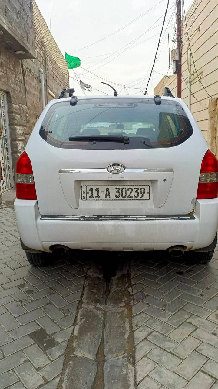 السلام عليكم 
توسان ٢٠٠٧ للبيع رقم بغداد  الانكليزي باسمي تحويل ثاني يوم 
سياره مكينه ٦ سلندر كير اوتماتيك دفع رباعي 
تبريد شغال سياره حلوه ونظيفه مال بيت تجي وتشوف بعينك احلى من الصور 
مصبوغة عام السعر ٨٠  ورقه وبيه مجال  
مكان سياره بغداد مدينة الصدر (جملة الثانية)
اتصال فقط او واتساب ***********
