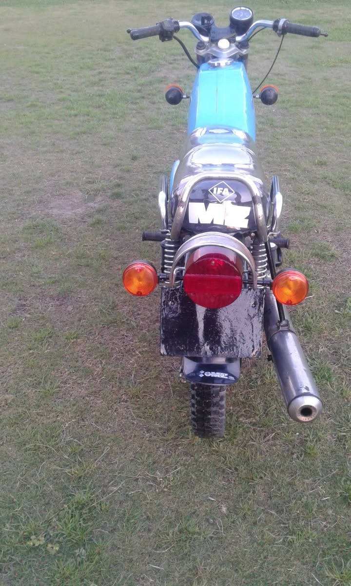 سلام عليكم مرخصة صاحب كروب محترم  دراجة 82MZ للبيع مراوس كصة(3) شرط على فتح دراجة نضيفه وحلوه وكاعده مانقصها أي شي دراجة دبلات امامي دشبول كشن اويالة ماصدة جملوغ دبلات خلفية كهربائيات كابريتر قبق بنز عتلت بريك بنزات صينيه زنجيل وزنجيل جديد  كلة الماني دراجة شلعه خير من الله معدل حلووو تانكي لون سمائي نضافتة٩٠٪ مكاني ديالى بلدروز التواصل على وتساب او رقم الهاتف ***********
