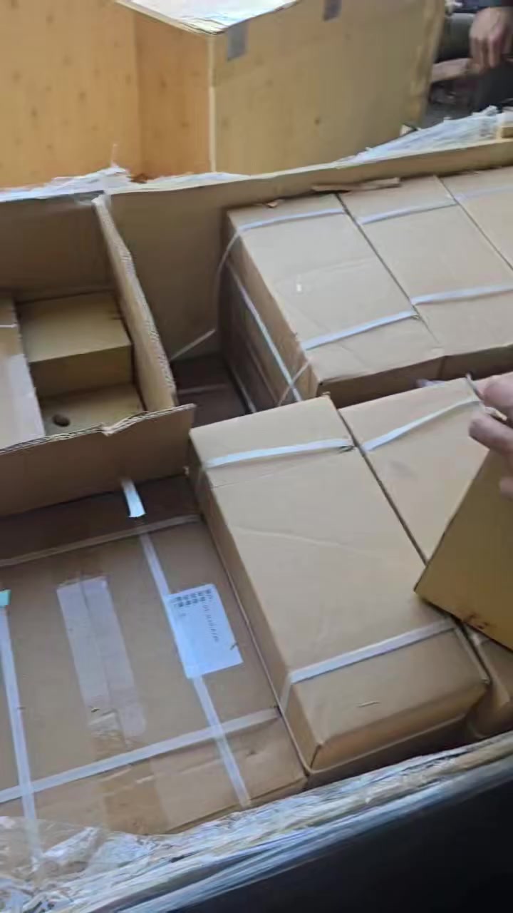 🎬 تشكيلة الكهربائيات (الصمامات الكهربائية) - متوفرة لدينا! ⚡🔧

في هذا الفيديو نعرض لكم تشكيلتنا المتنوعة من الكهربائيات مع وصلات الوجبه والسلفات المناسبة!

---

✅ المنتج الرئيسي في الصورة:

 صمام اتجاهي - DSG-02-302-DL
🔹 الماركة: KOREA HYDRAULICS 
🔹 النوع: SOL-A (صمام كهربائي هيدروليكي)

---

⚡ أنواع الكهربائيات المتوفرة لدينا:

🔹 كهربائيات (حويلات) اتجاهية 🔄
للتحكم في اتجاه حركة الأسطوانات والمحركات الهيدروليكية

🔹 كهربائيات (حويلات) ضغط 📊
للتحكم في ضغط النظام ومنع التحميل الزائد

🔹 كهربائيات (حويلات) تدفق 💧
للتحكم في سرعة حركة الأسطوانات

🔹 وصلات وجبه (Subplates) 🔌
✓ مقاسات مختلفة (من 01 إلى 06)
✓ تناسب جميع أنواع الصمامات
✓ تركيب سريع وآمن
⚡ المتوفـر لدينا:
🔹 سلفات (كويل) 12V - 24V - 220V ⚡

---

✨ لماذا تختارنا؟

✅ تشكيلة شاملة - جميع الأنواع متوفرة
✅ جودة أصلية - صناعة كورية، يابانية، تركية
✅ وصلات وجبه تناسب كل المقاسات
✅ توصيل سريع لجميع المناطق 🚚

---

📞 للطلب والاستفسار:
راسلونا الآن على الخاص 💬📲
***********
#كهربائيات #صمامات_كهربائية #سولينويد_فالف #هيدروليك #صناعة_كورية #وصلات_وجبه #سلفات #قطع_غيار_صناعية

---
