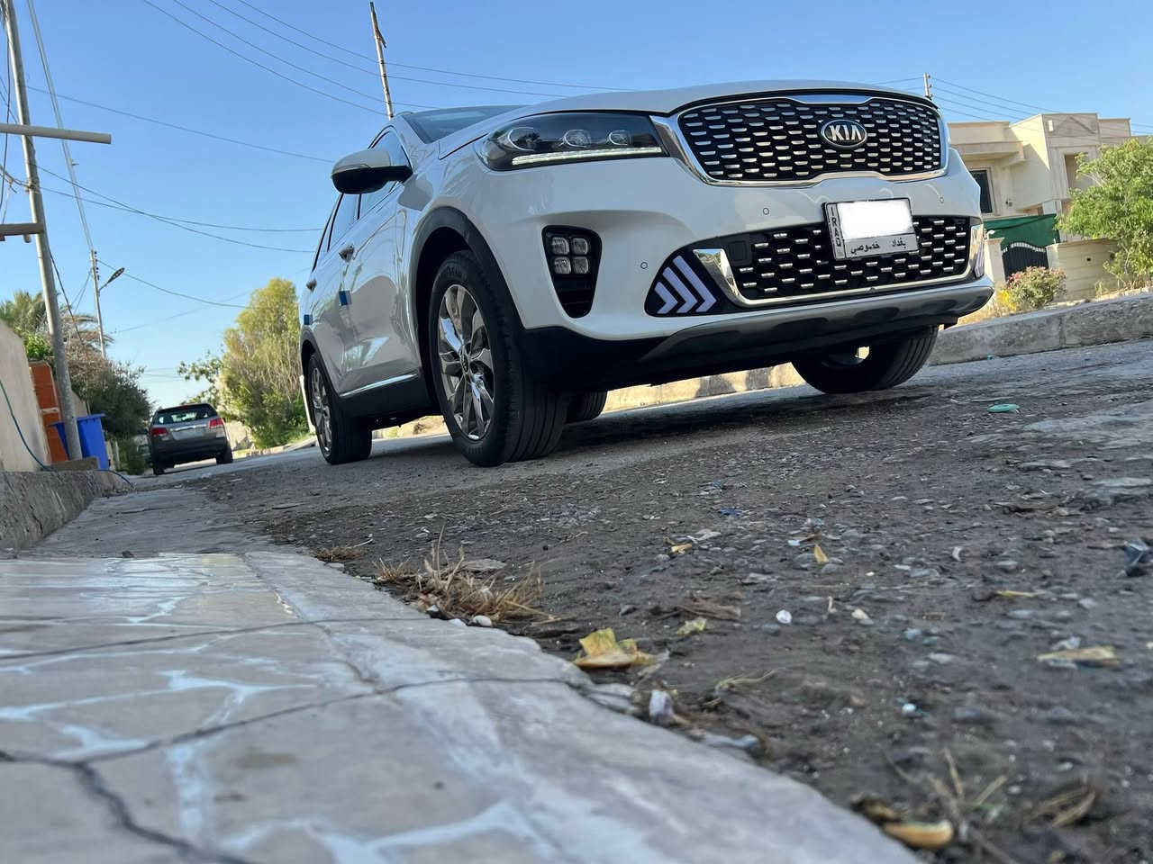 كيا سورنتو خليجي
رقم بغداد مشروع وطني
موديل ٢٠٢٠ شكل ال٢٠ 
دبل شباك شكل الجديد 
لون ابيض 
٦ سلندر ٧ راكب 
فوووووول مواصفات بدون فتحة 
بصمتين: تشغيل وتقفيل 
بردات خلفية اصلية 
الباب الخلفي كهربا
كشنات جلد اصلي لونين
كشنات ٢ كهرباء
شاشة كبيرة اندرويد 
جي : بي: اس : خرائط طرق 
كامرة دوارة اصلية 
حساس امامي وخلفي 
مري شفط مع القفل 
تحكم استيرن فول 
حاكية : ابلوتوث: اوكس 
كيجات السرعة زئبقية 
شاشة الدشبول الكترونية 
نظام ايكو درايف 
نظام سبورت ورياضي وعادي 
تبريد ابيانو لمس 
تبريد ٣ قطع ثلج 
مانع انزلاق وانحدار 
اضواء ترحيب بليدات 
علامة سورنتو بلدوسة 
لد امامي وخلفي 
لايت زنون اصلي 
اشاير بلمري 
يدات نيكل اصلي 
ويل اكروم ١٩
تخم تاير جديد لك 
ماشية ٧٠ الف اصلي 
لايت اسود ٥ عدسات 
كير ومكينة وصدر وحدادية وتبريد كفالة عامة 
بدون ضربة وتبديل واسخوط وبارد ورصعات وصبغ عدى بارد صغير فقط
سيارة جديدة ومال بيت مابية اي نقص 
كتلوكات الشركة موجودات// البصمة الثانية ممستخدمة// 
السعر ٢٣٢$
***********
