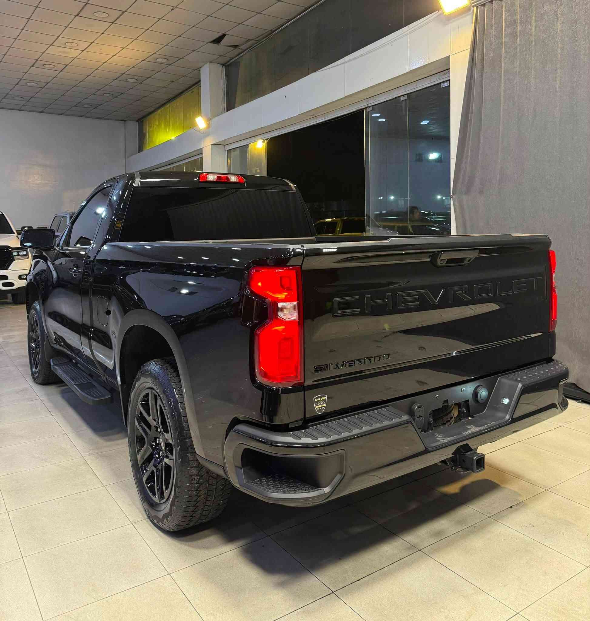 Chevrolet Silverado 
2024 custom
4i - 2.7T - 4x4

بسمە
شاشە و کامیرە
لایت لید
بگ لایت لید
کوشینات جلد
رادار
ویل ٢٠

30.000 mile
2 قطعە صبغ
سعر 240 ورقە 

معرض ( مەدینە ) اربیل شارع ١٠٠م
***********
***********
