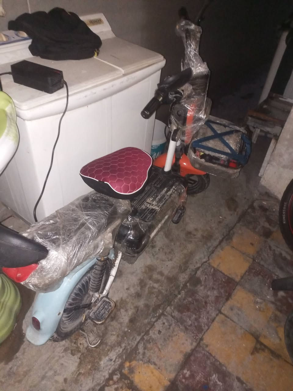 سلام عليكم دراجة شحن بطاريات شغال مابي اي عيب بصمه شغال كله جديد للبيع او المراوس بحجم(20) مكان كركوك الحريه سعر150بي مجال قليل رقم ***********

