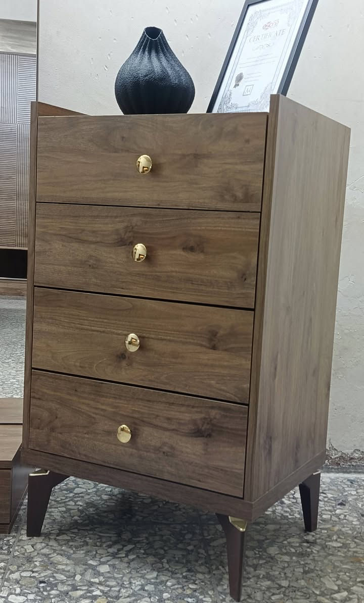 غرفة تركيه المودرن للبيع نضافه 💯٪💯
من العالميه جديدة فقط منصوبه على نصبة الشركة 10 قطع زلغ مابيها شخط مابيها بعدها بالجيس ملأمه للعرسان الزواج  عنواني بغداد السيديه للأستفسار خاص 
***********
