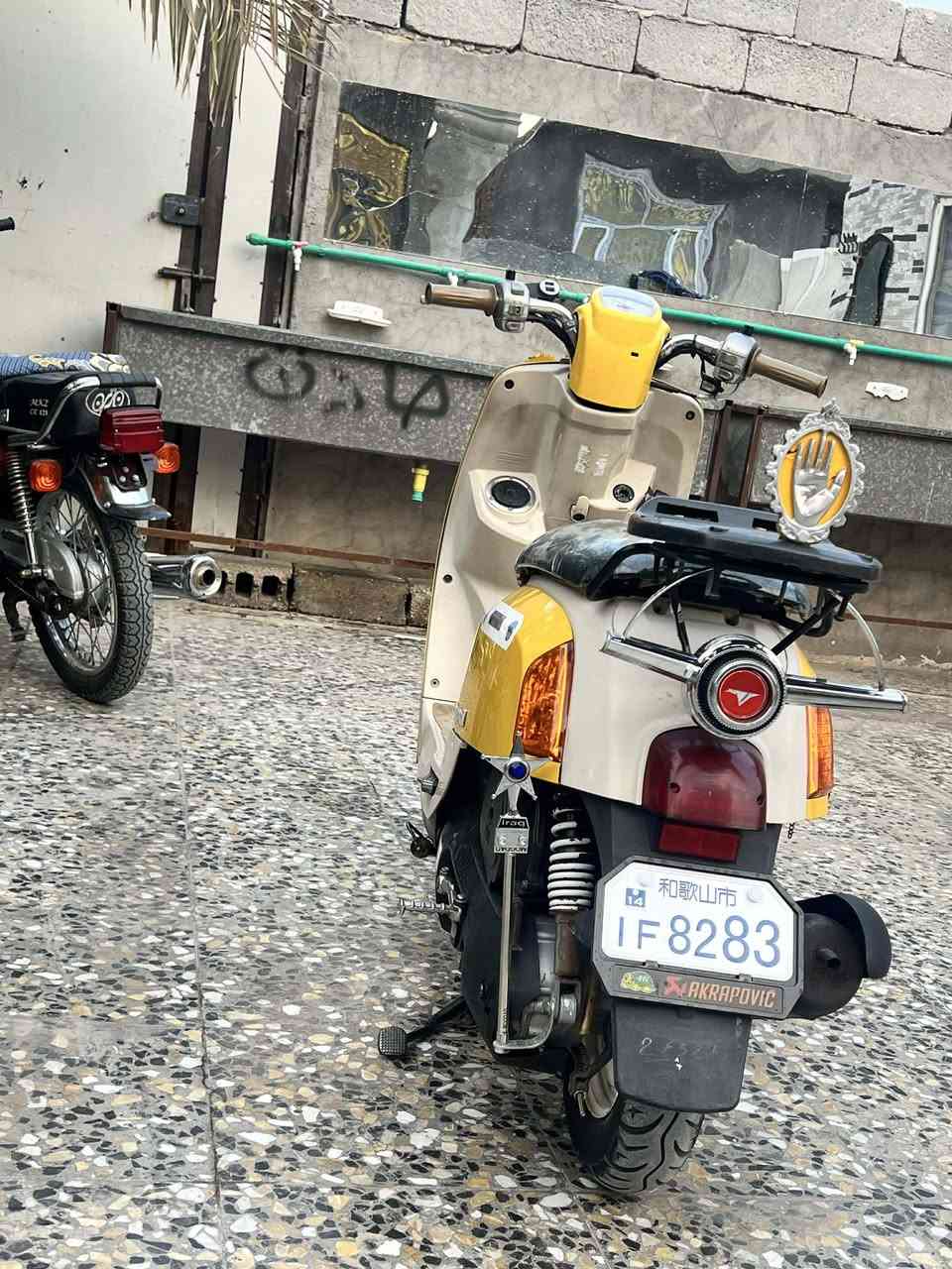 السلام عليكم بوليس كابريتر للبيع دراجه كامله كله شغال سلف هندر كهربائية مكينه خرسه مامفتوحه ختم واحد وصل معرض 
دراجه جديدة 
السعر خاص 
مكان دراجه كربلاء حي الغدير 
الرقم والواتساب ***********
