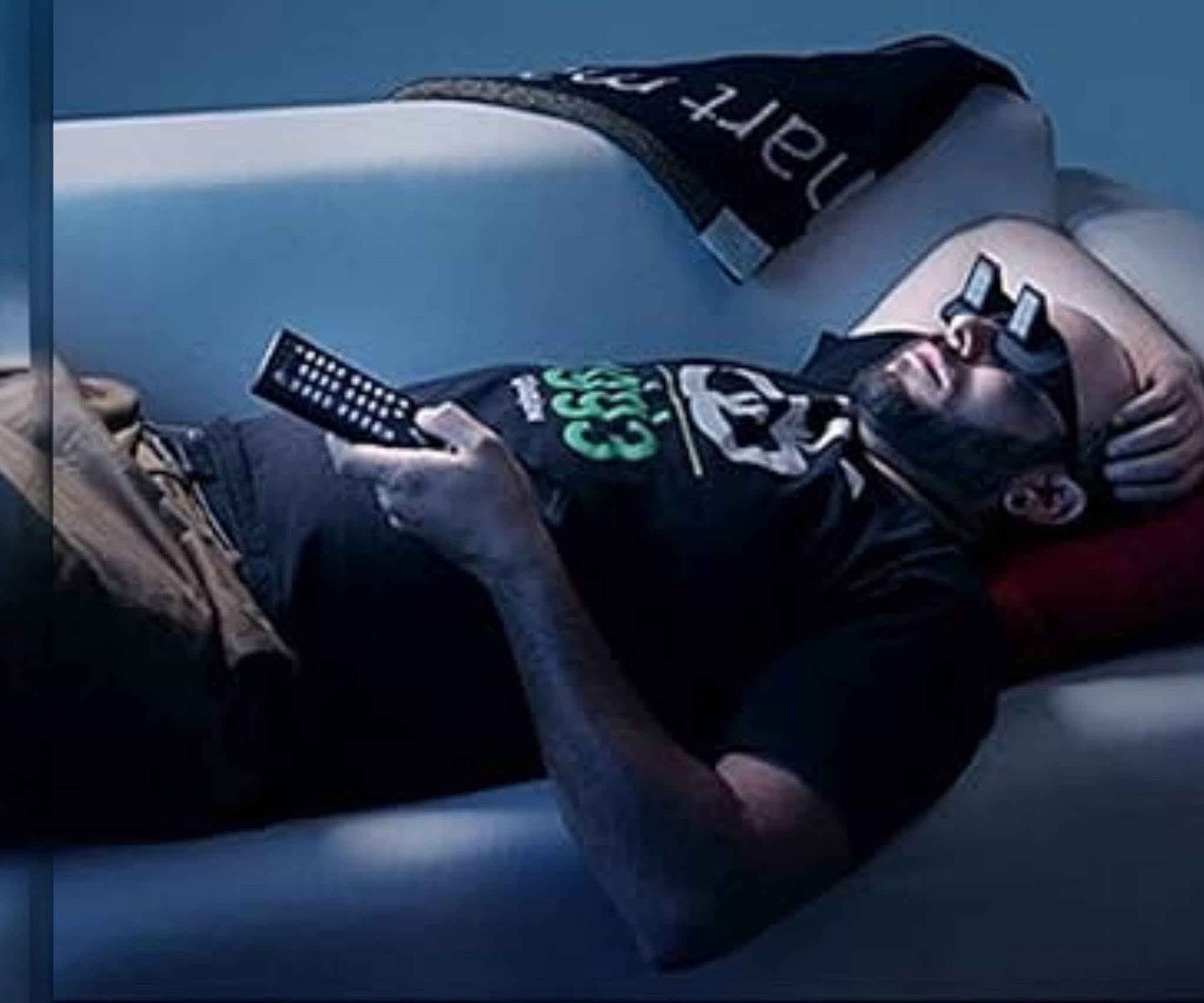 تحب تشوف مسلسلِك المفضل وانت ممدد بدون ما توجعك رقبتك؟ 🛋️
نظارة الاسترخاء تخليك تشوف التلفزيون وانت مستلقي على ظهرك بكل راحة 😍
اسند راسك على المخدة… وخلّ العدسات تعكس لك الشاشة وانت ما تتحرك ✔️
مثالية للي يقرأون أو يتابعون موبايلهم قبل النوم 💤
ما تحتاج شحن ولا إعدادات، بس تلبسها وتبدأ المتعة فورًا
رؤية واضحة وتصميم خفيف يناسب الكل – رجال ونساء 👌
خلي استرخاءك أذكى وأسهل… جرّب نظارة الاسترخاء المنشورية الآن! ✨
سعر 18الف توصيل مجاني 
للحجز والاستفسار ***********

Afrim Gashi
