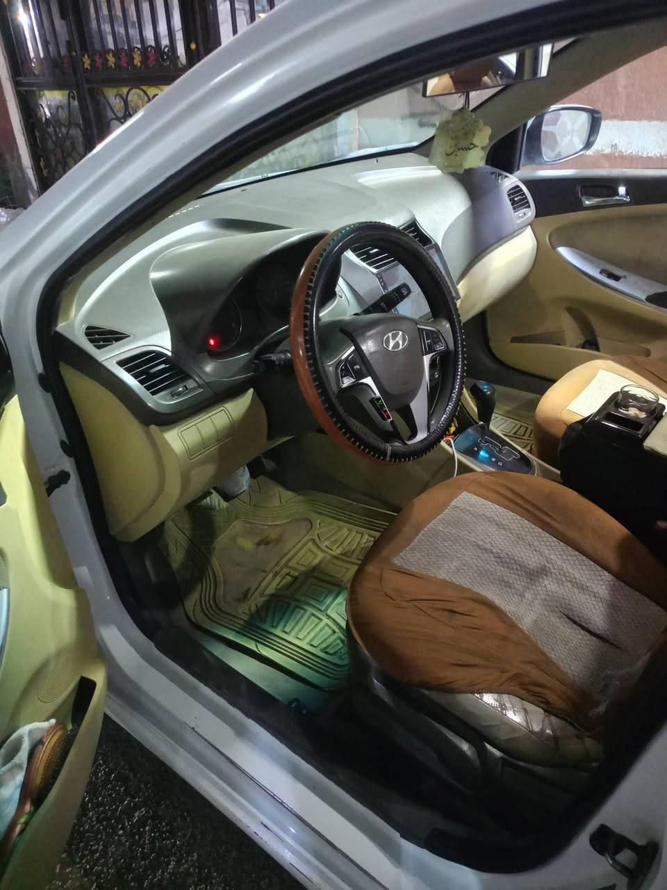 السلام عليكم
سياره اكسنت موديل 12 
60 وبيها مجال الاتصال خط واتساب مكان نجف(***********

