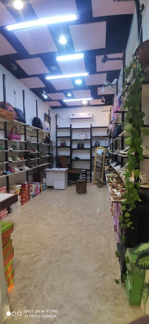 سلام عليكم 
محل للبيع موقع محل حله شارع الجمعية مجمع خاتون مول طابق ارضي ثاني محل عن شارع والمساحه النزال 7م وعرض 3 ونص المحل جاهز بالكامل من سبلت وديكور كهربائيات رفوف 
السعر جدا مناسب 
للتواصل والاستفسار ***********
