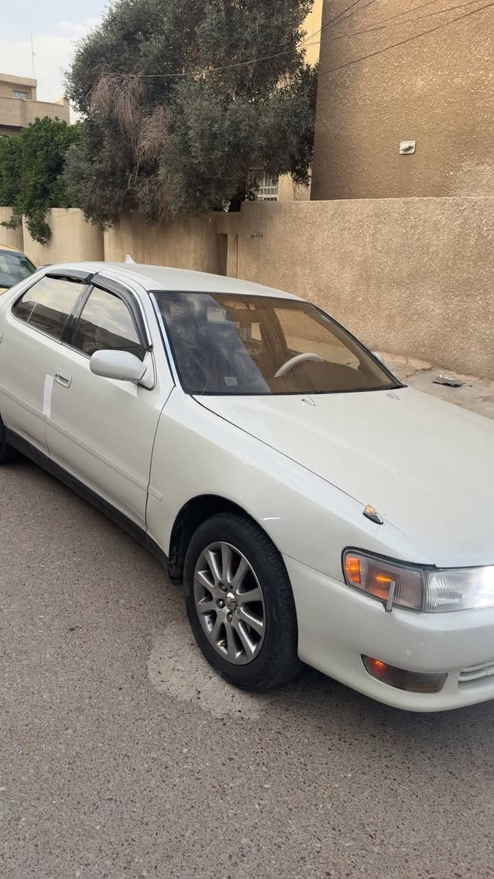 كرستا 1993 ابيض لؤلؤي جاهزه مابيها نقص برغي 
كير محرك 2500 بلجيس سياره نضيفه ونصبه كفاله كص وأصوليات ونقل جثه مصبوغه عام 
تبريد ثلج ❄️ 
67 بيها مجال بسيط 
***********
